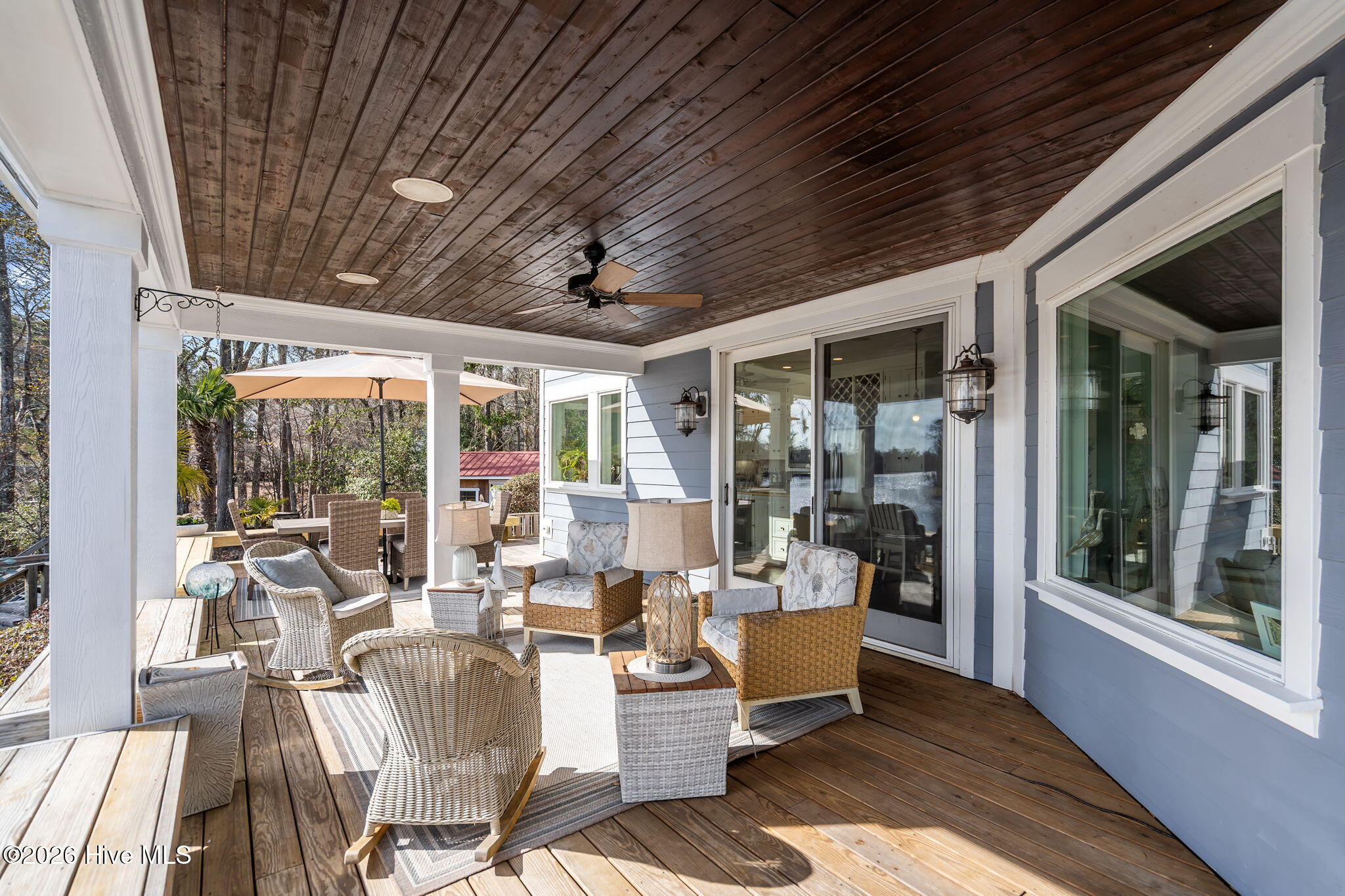 100555800 | Photo 58