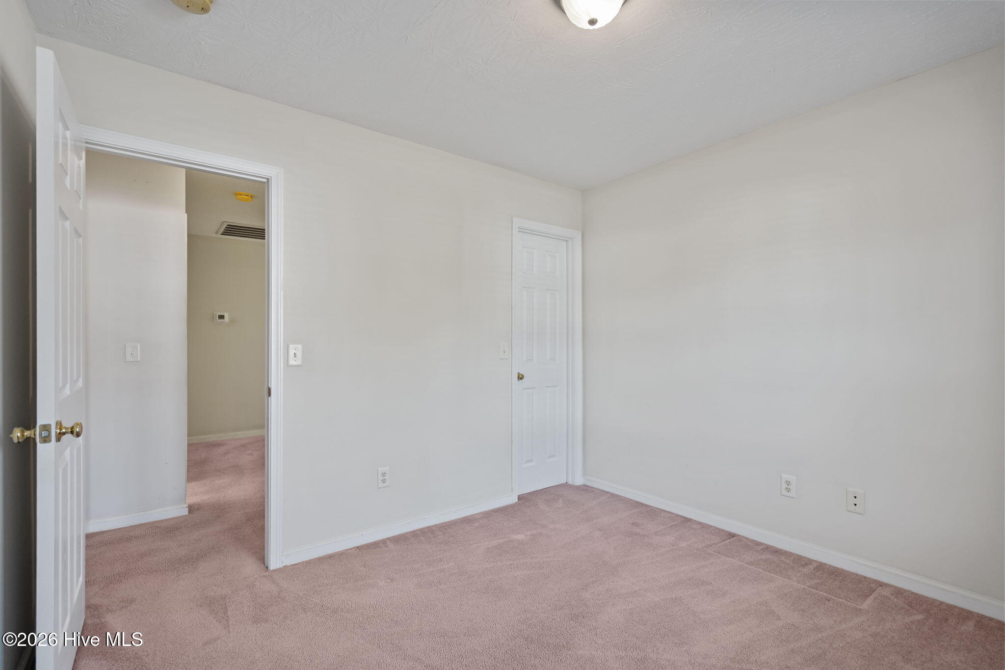 100563369 | Photo 37