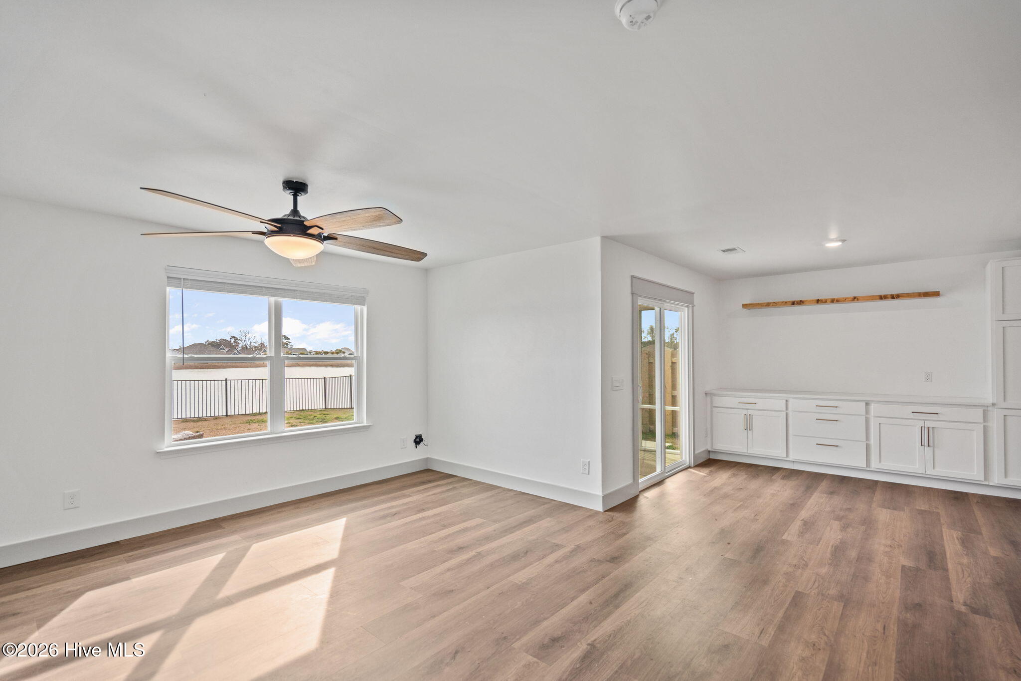 100555657 | Photo 30