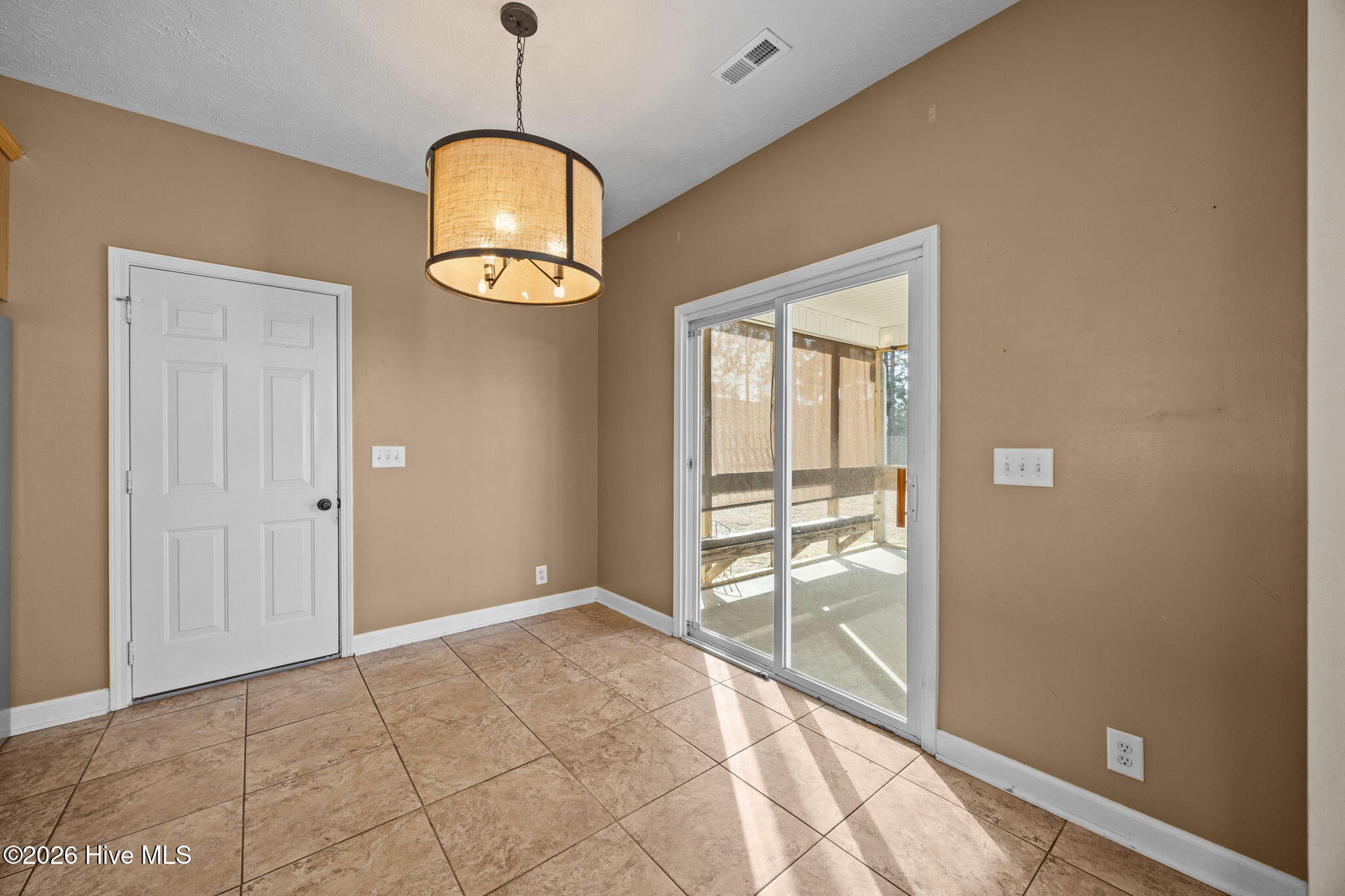 100549557 | Photo 10