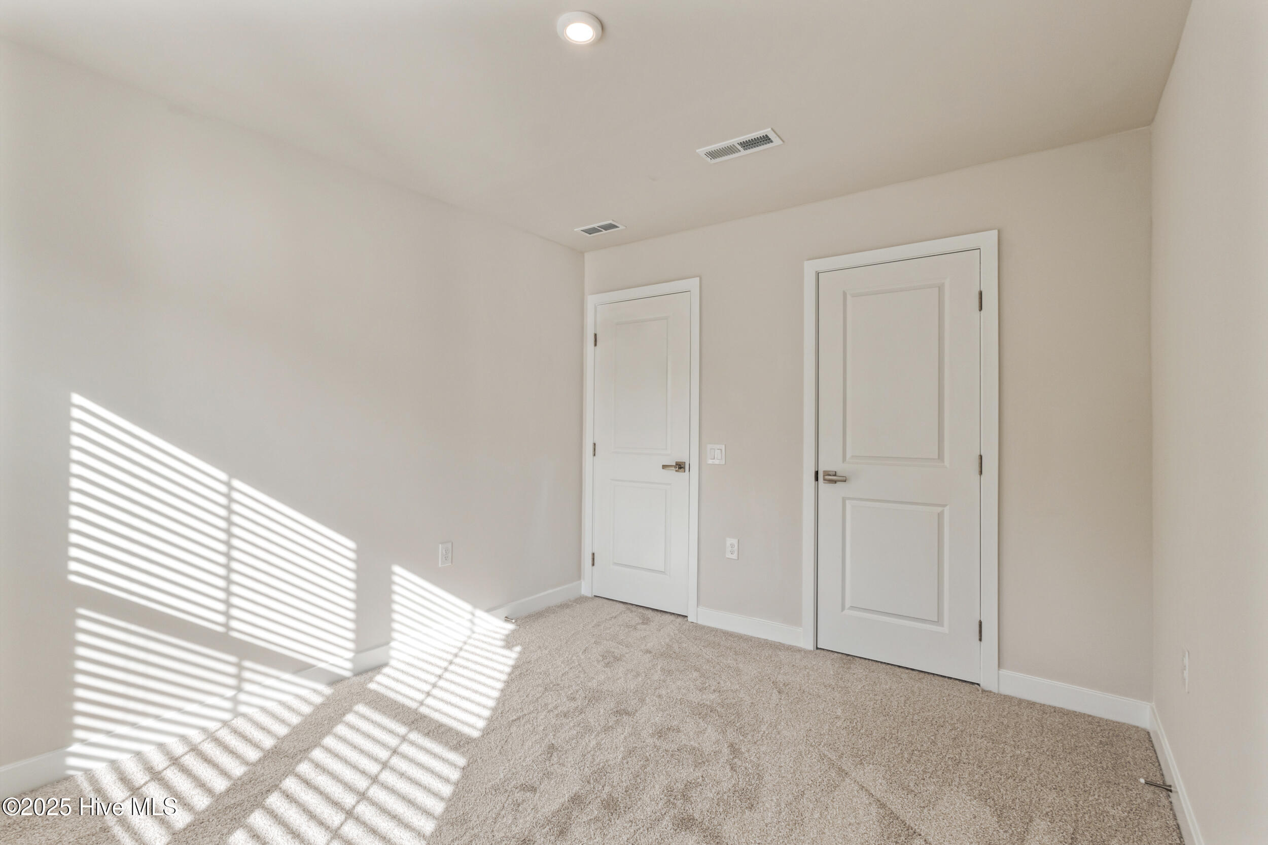 100537228 | Photo 27