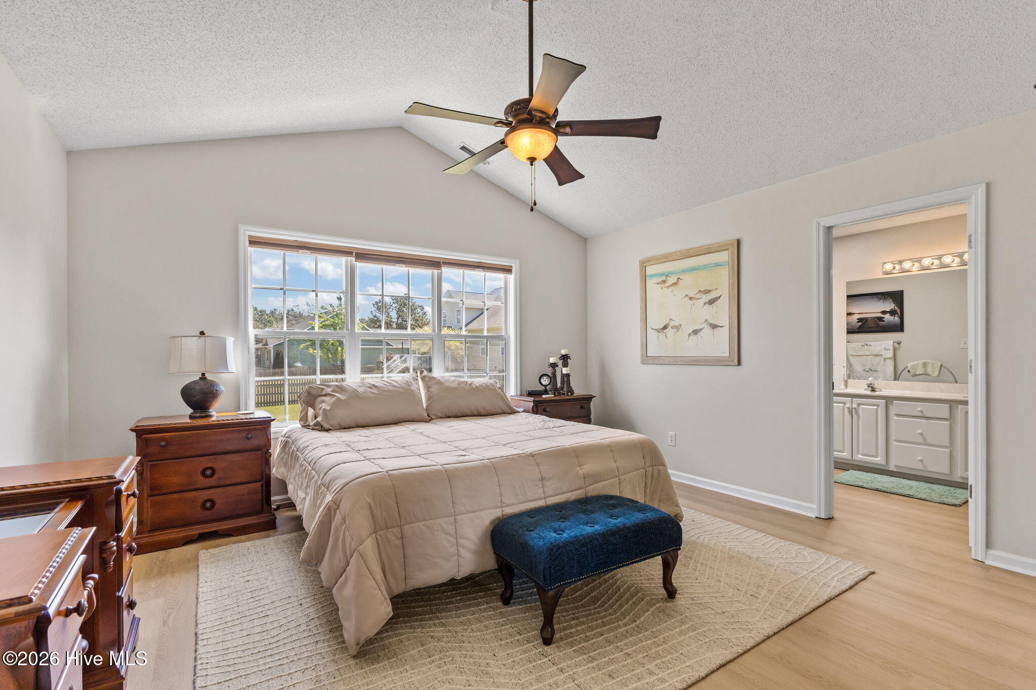 100561719 | Photo 28