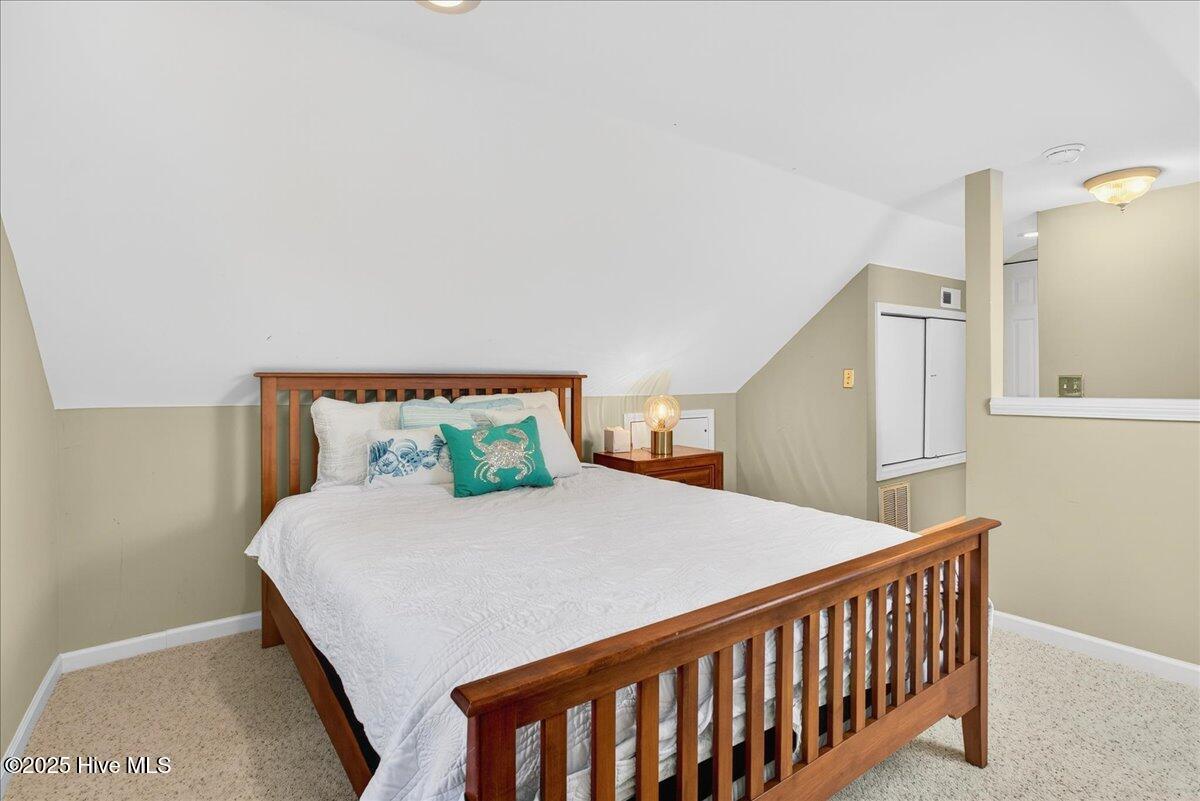 100561885 | Photo 59