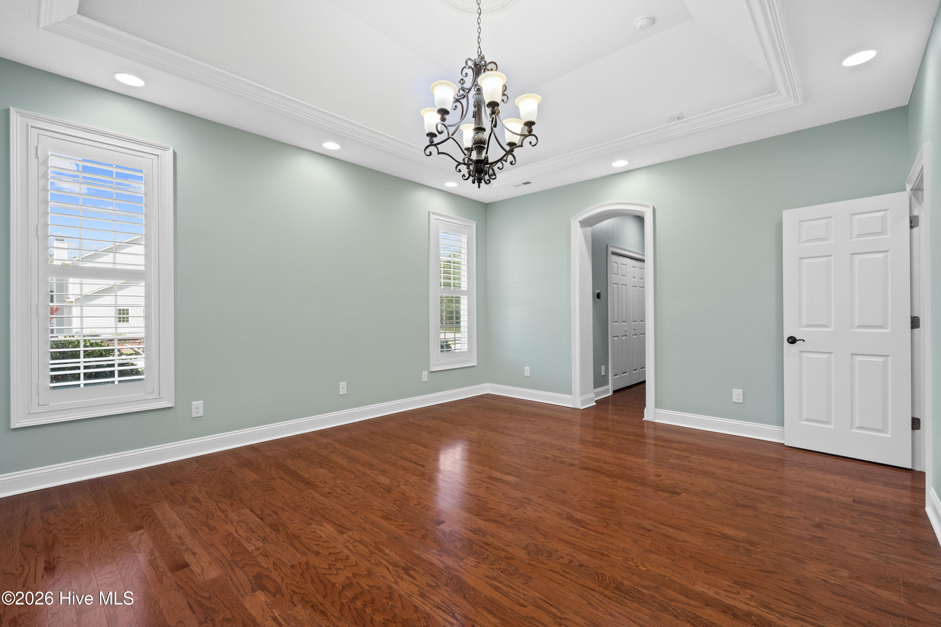 100565289 | Photo 34