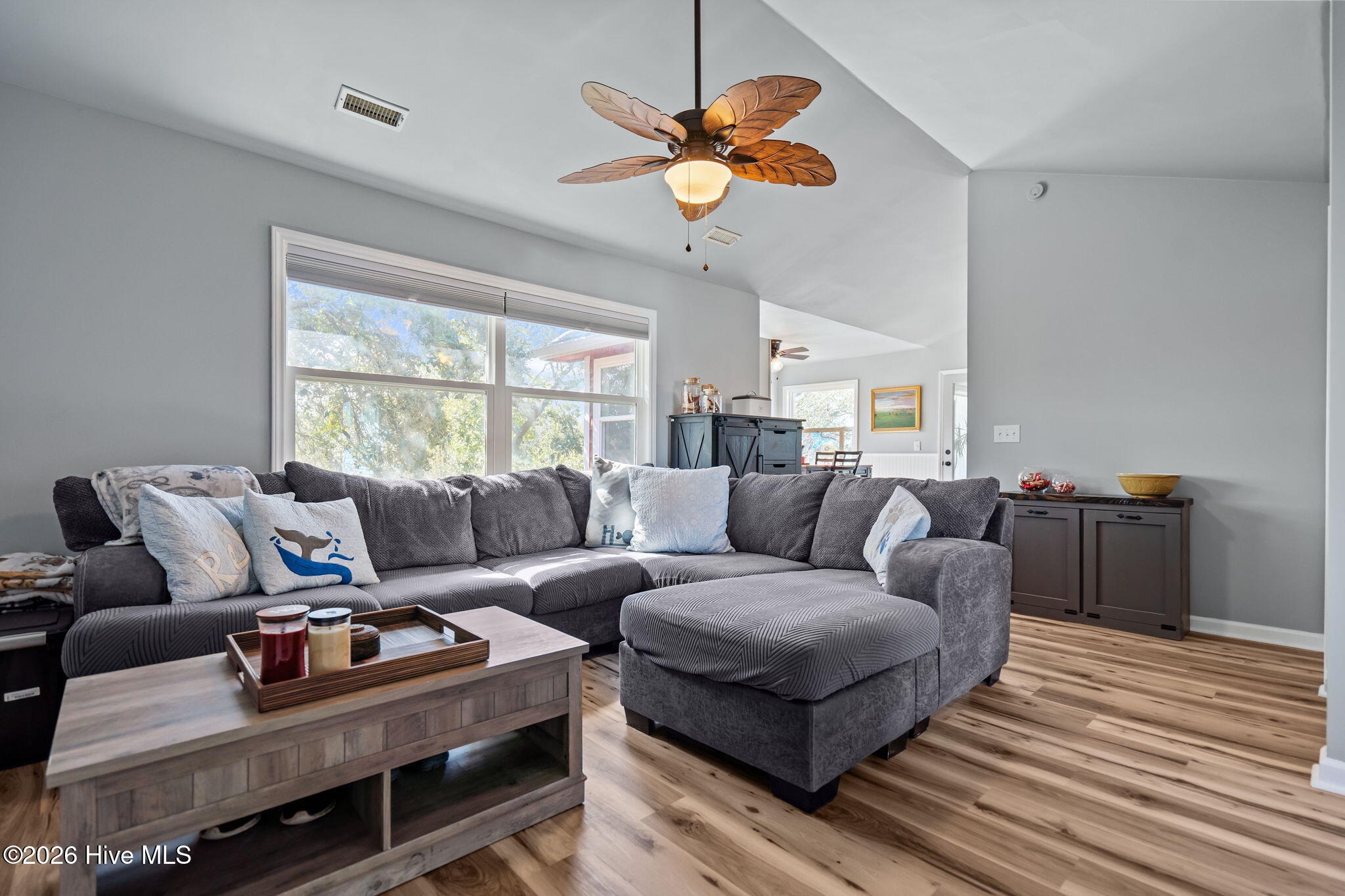 100561498 | Photo 12