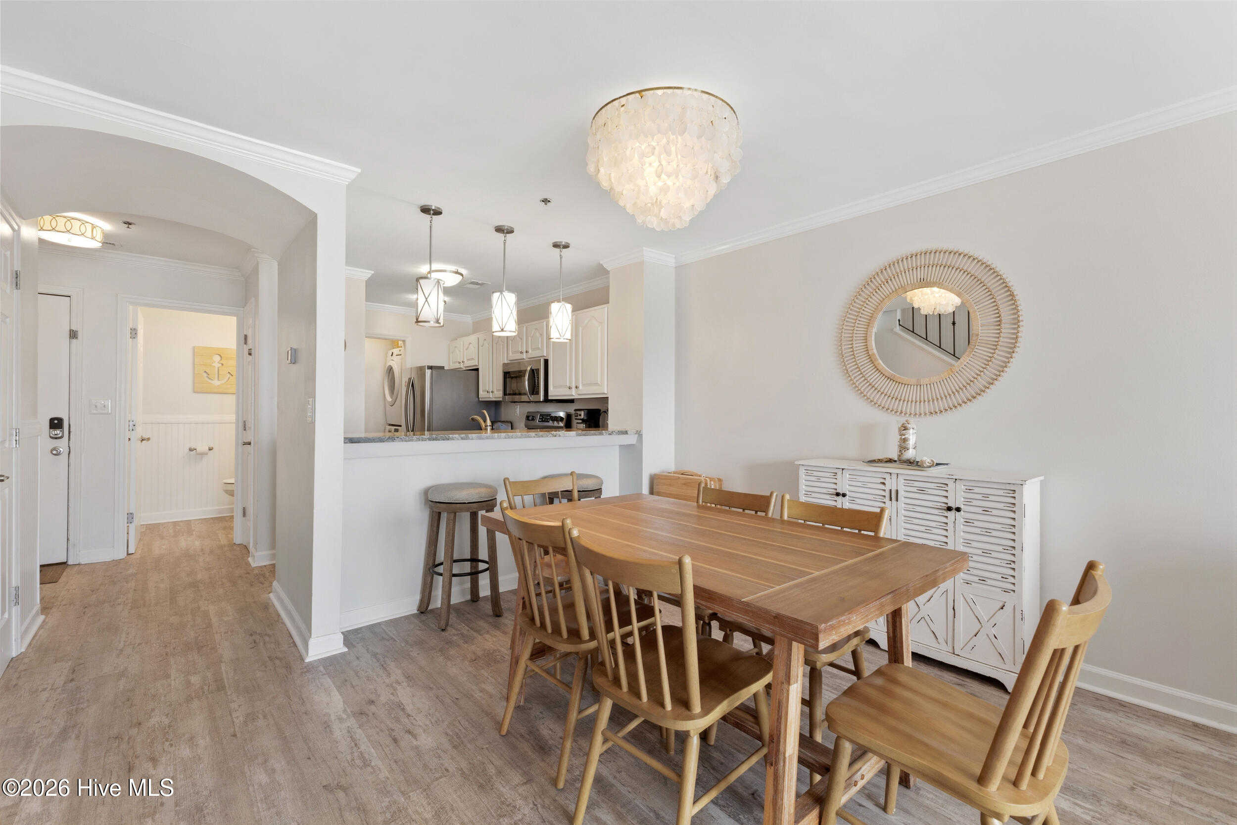 100566139 | Photo 12