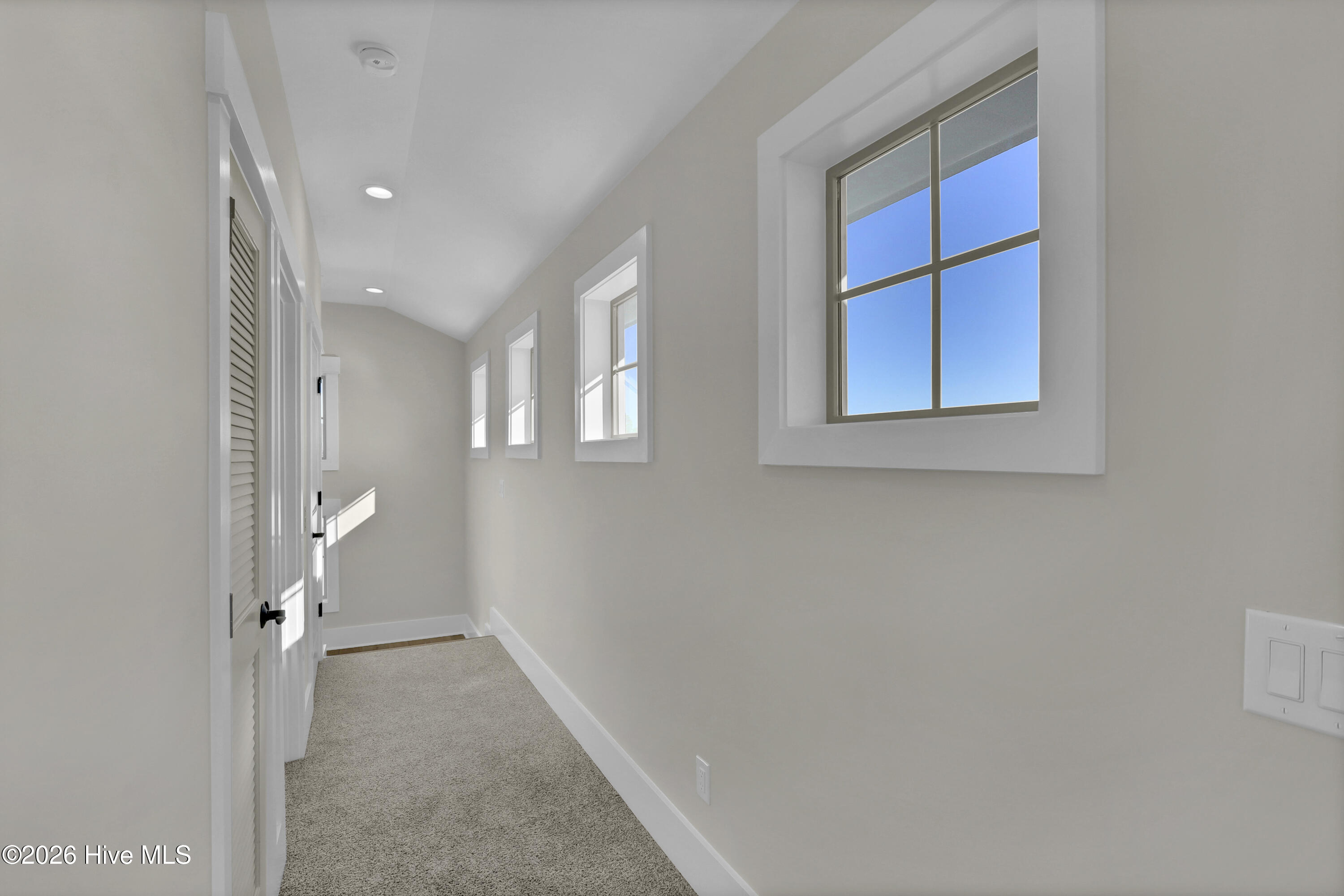 100490520 | Photo 28