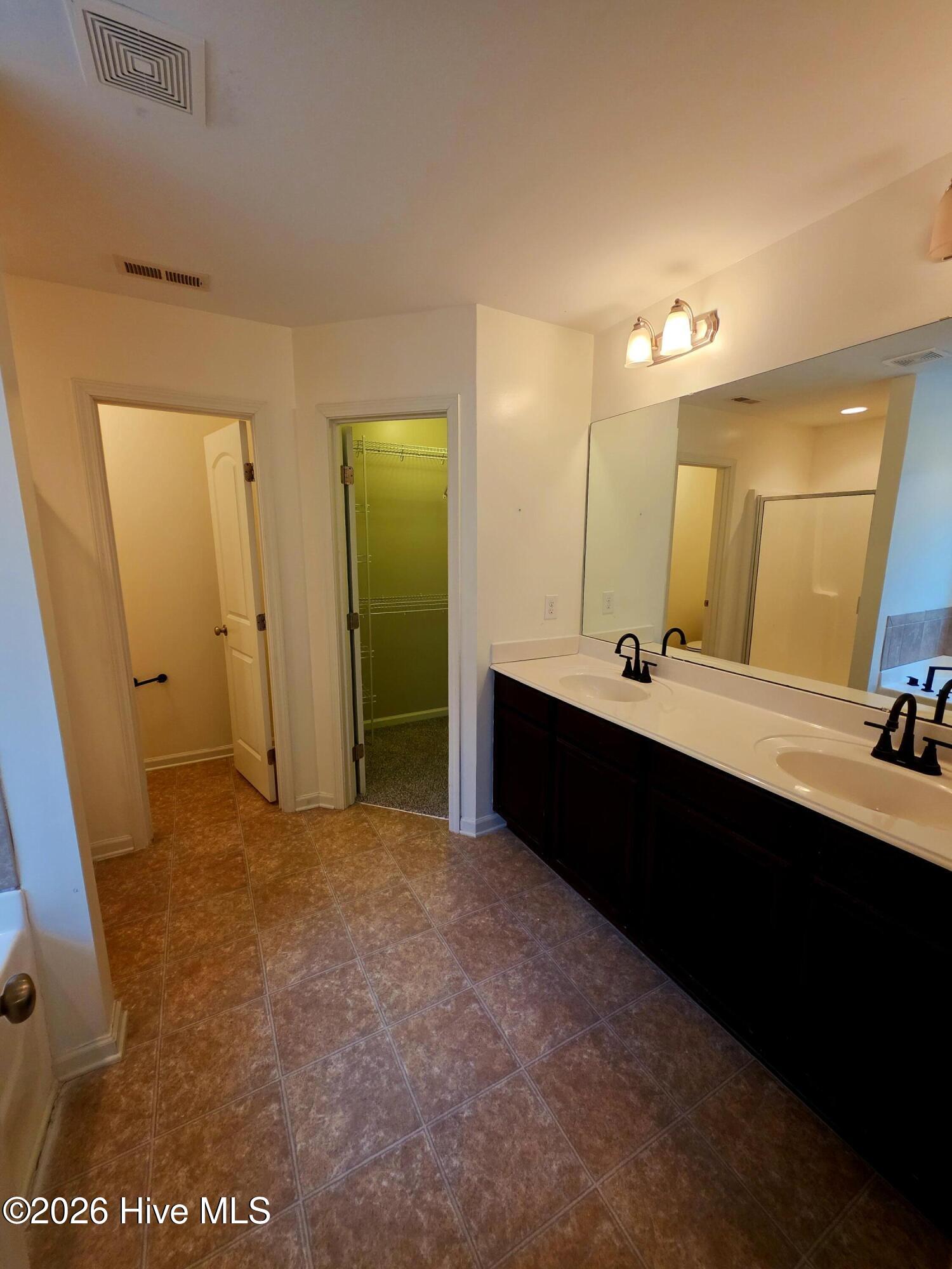 100555803 | Photo 24