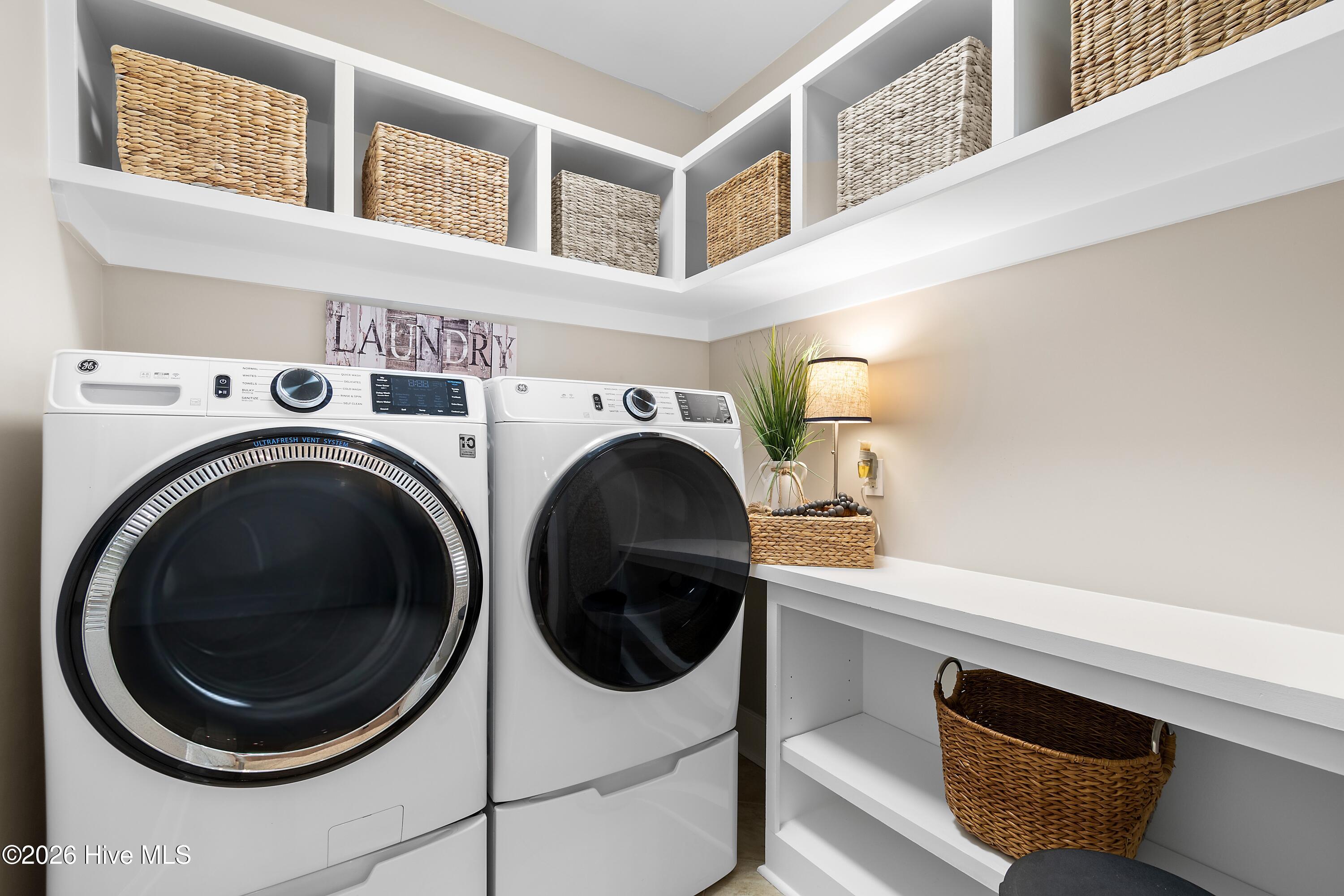 100565384 | Photo 25