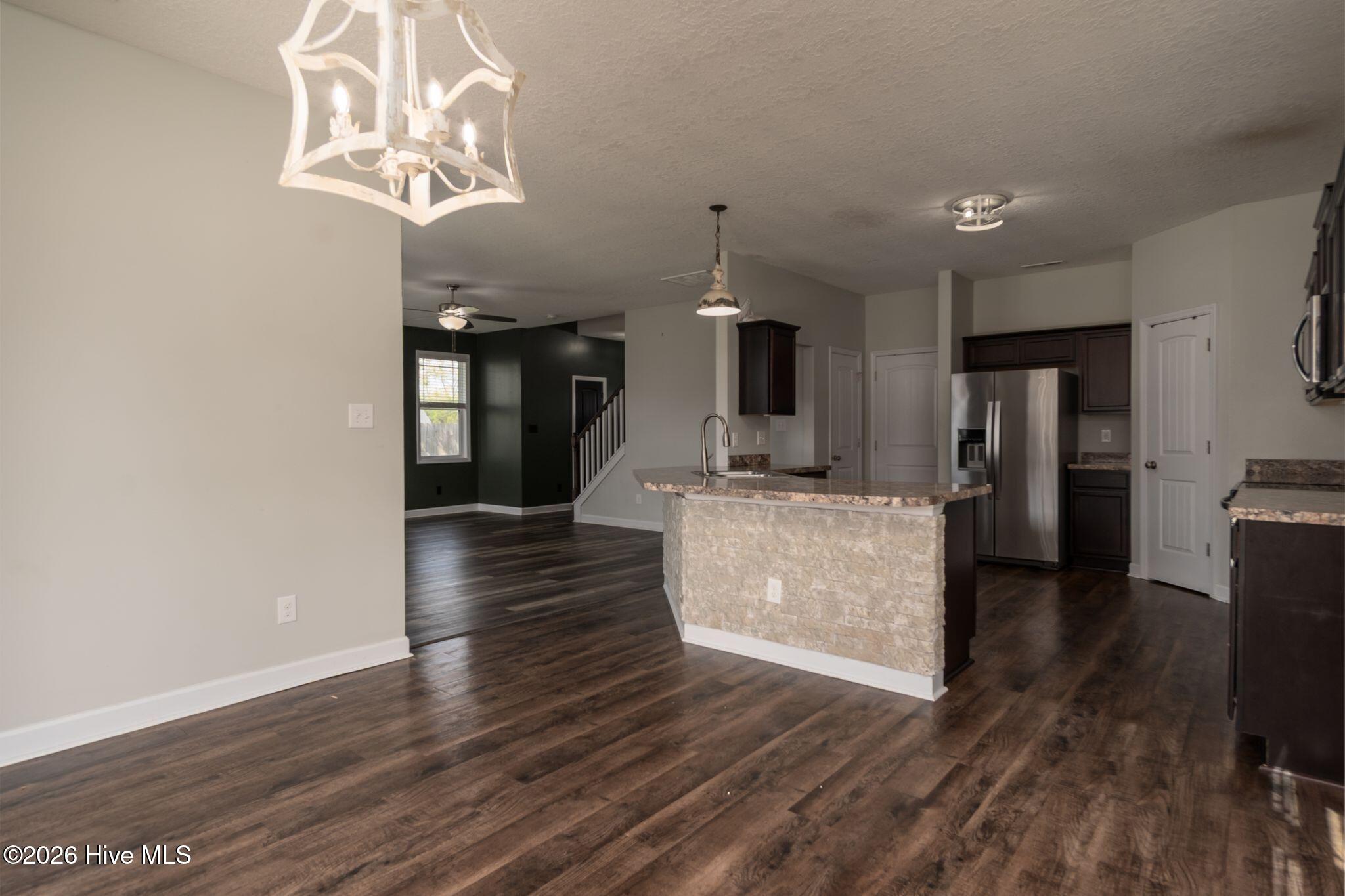 100566459 | Photo 19