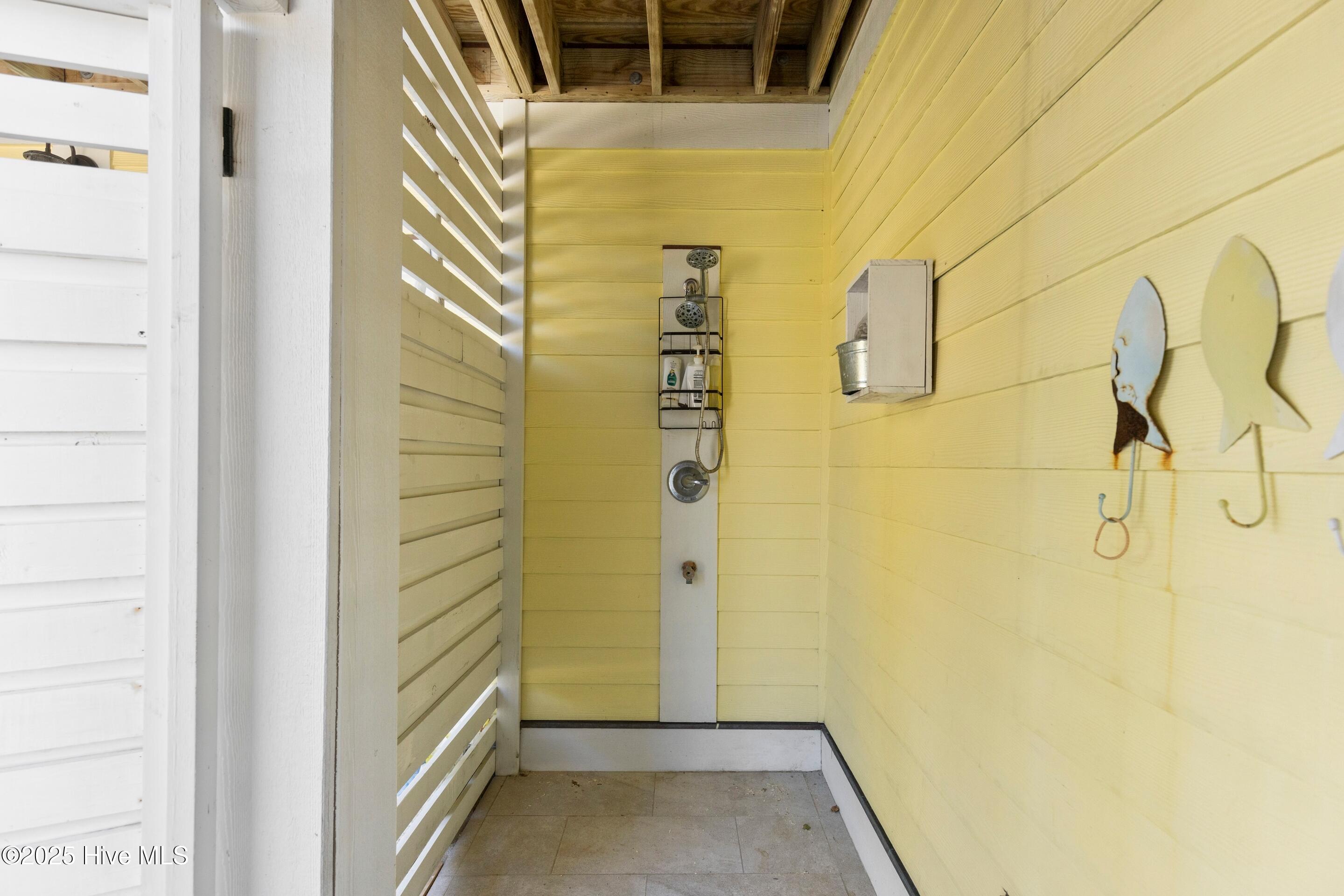 100536198 | Photo 69