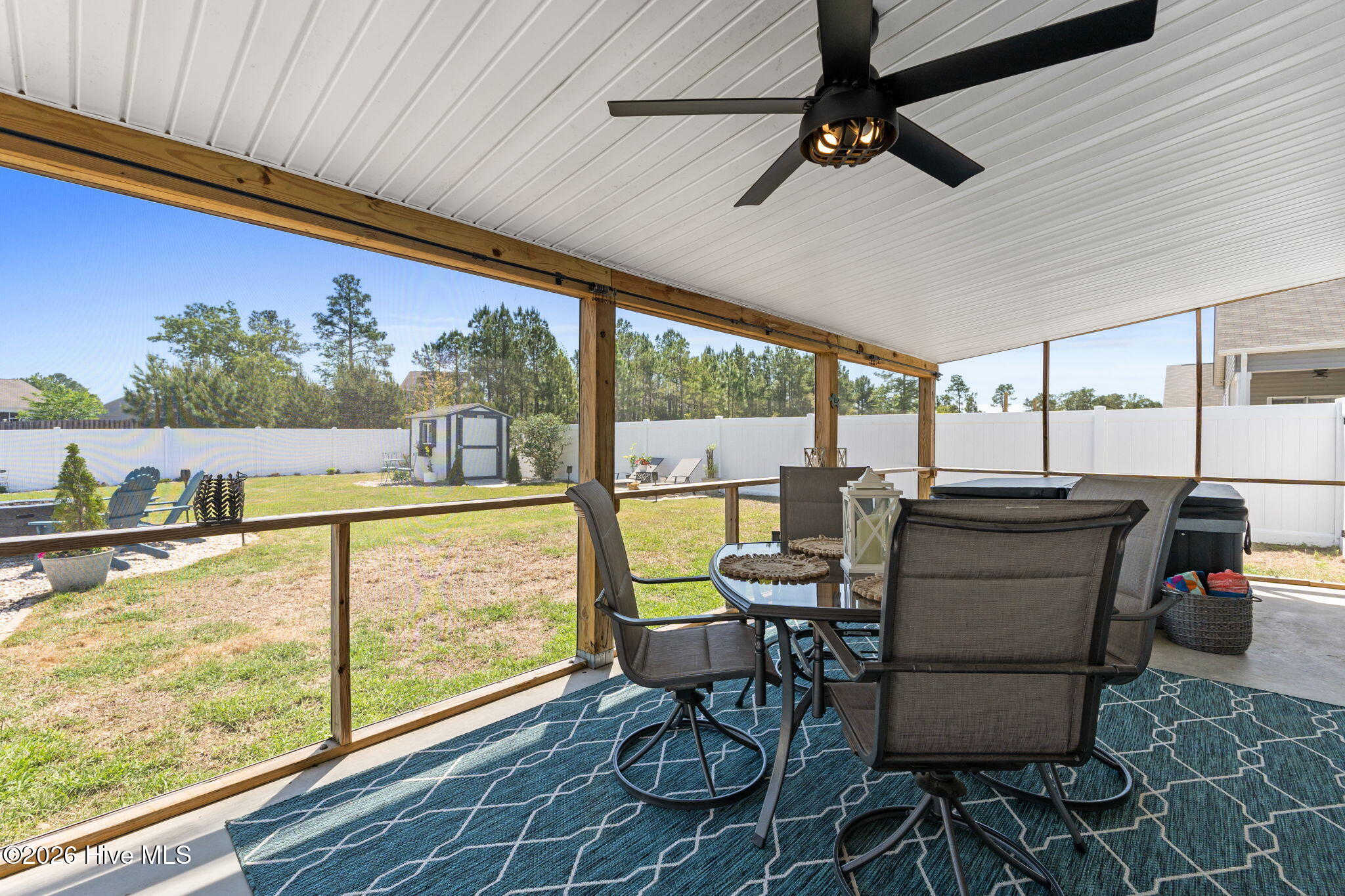 100568064 | Photo 36