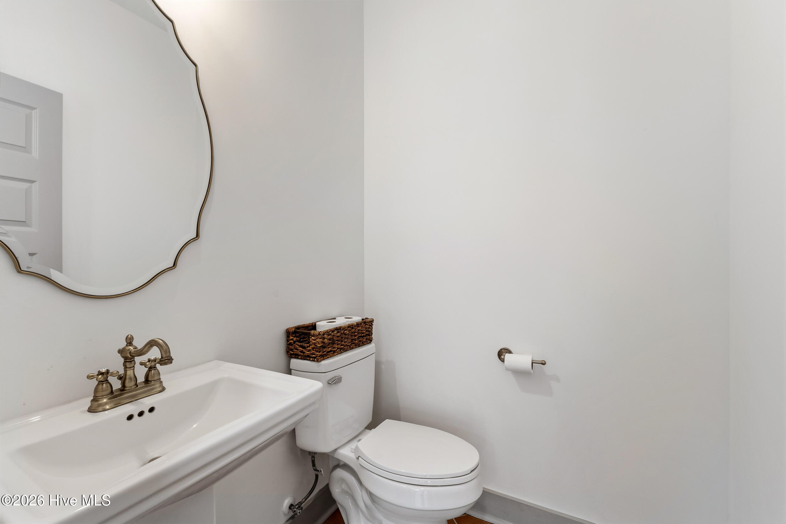 100570688 | Photo 42