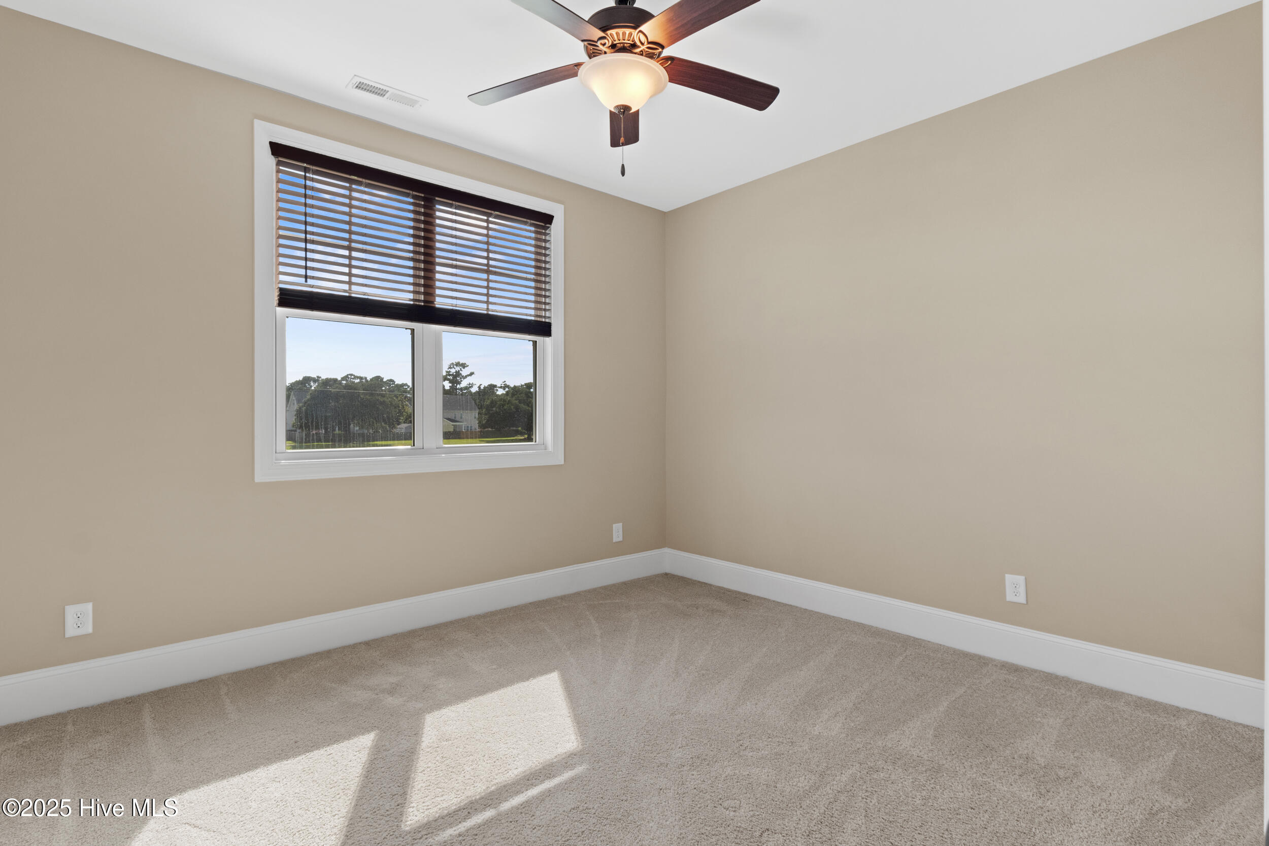 100528109 | Photo 40