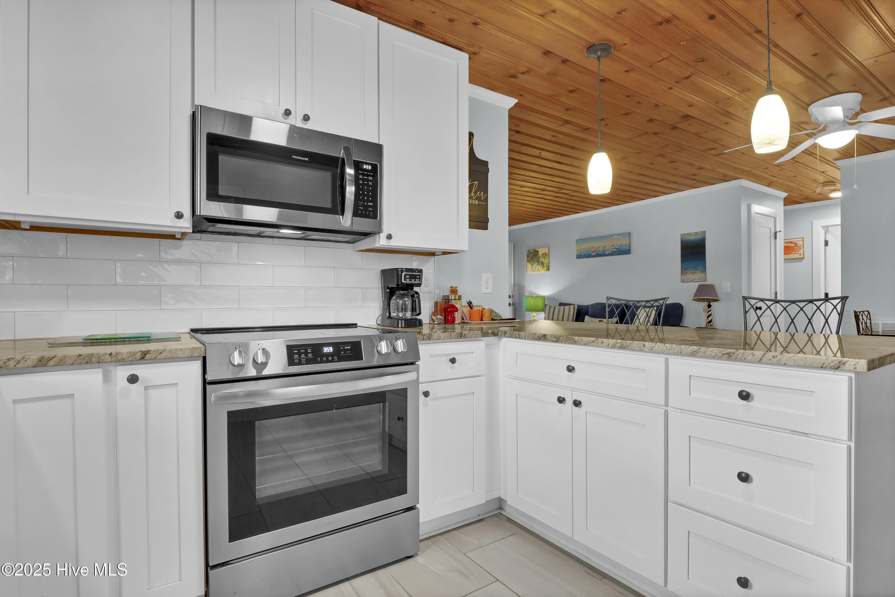 100544276 | Photo 15