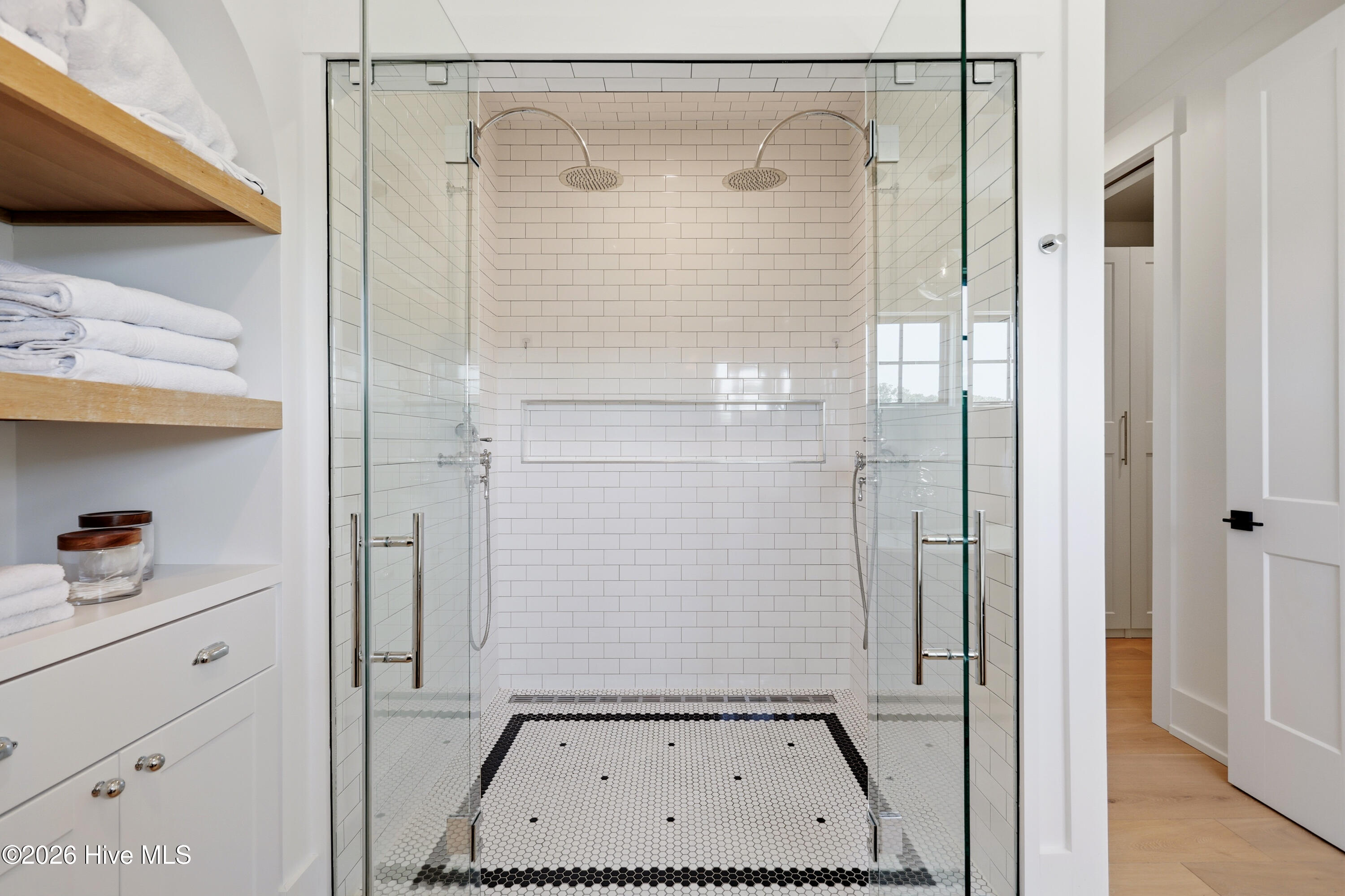 100554567 | Photo 33