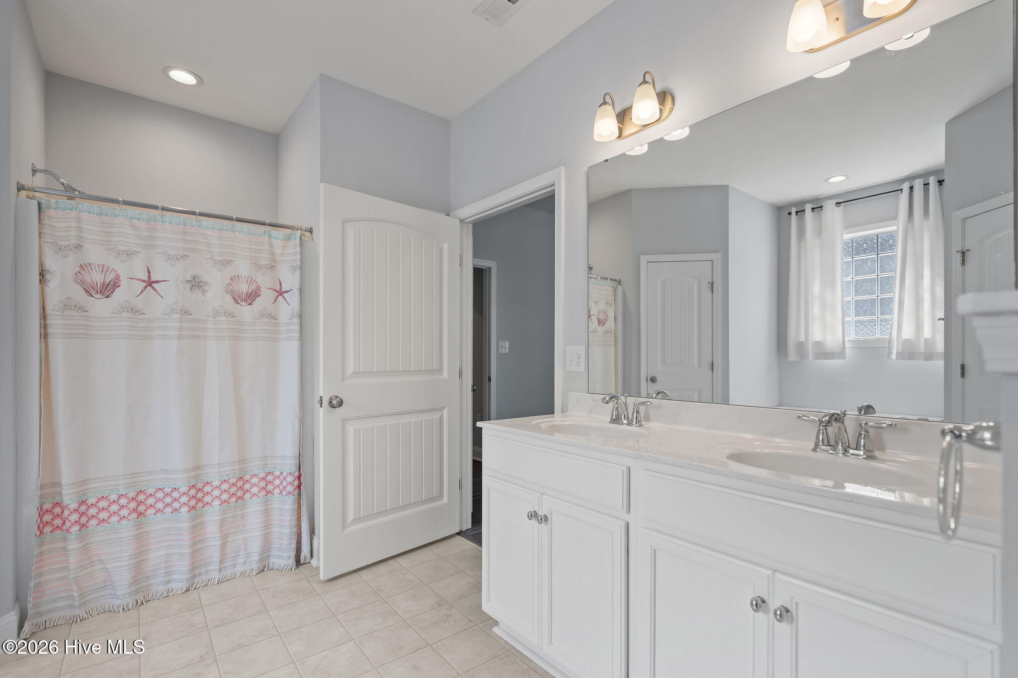 100563124 | Photo 27