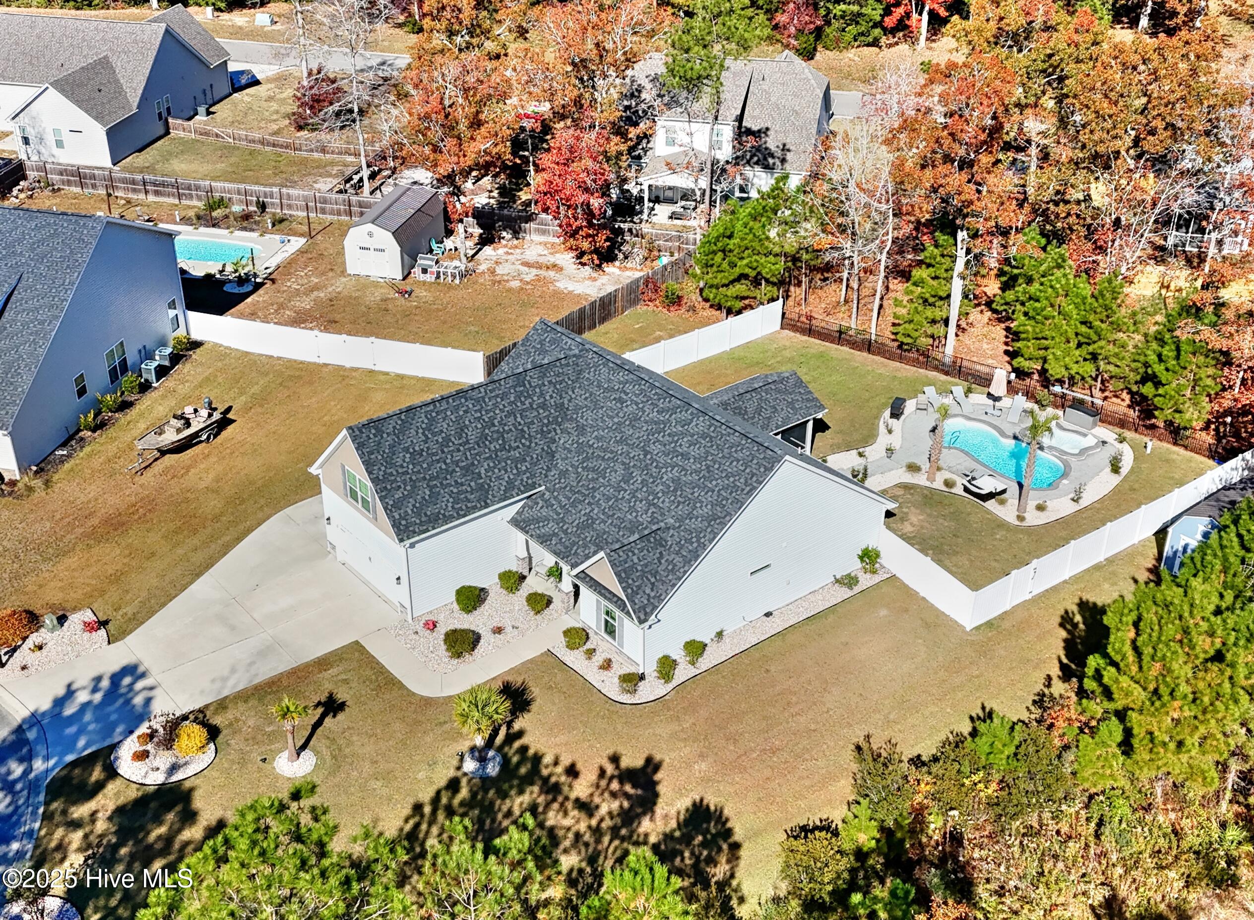 100541962 | Photo 35