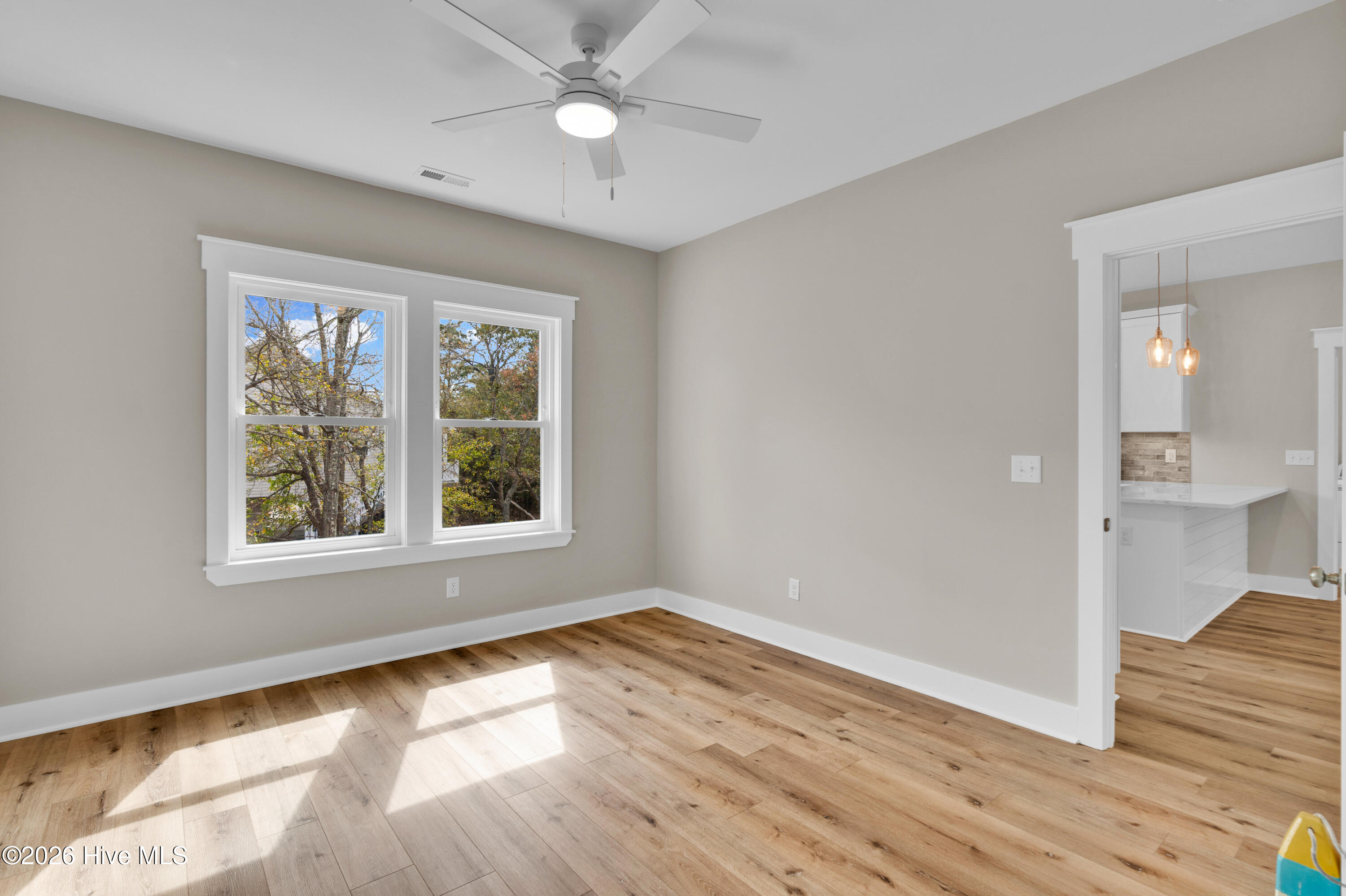 100564696 | Photo 22