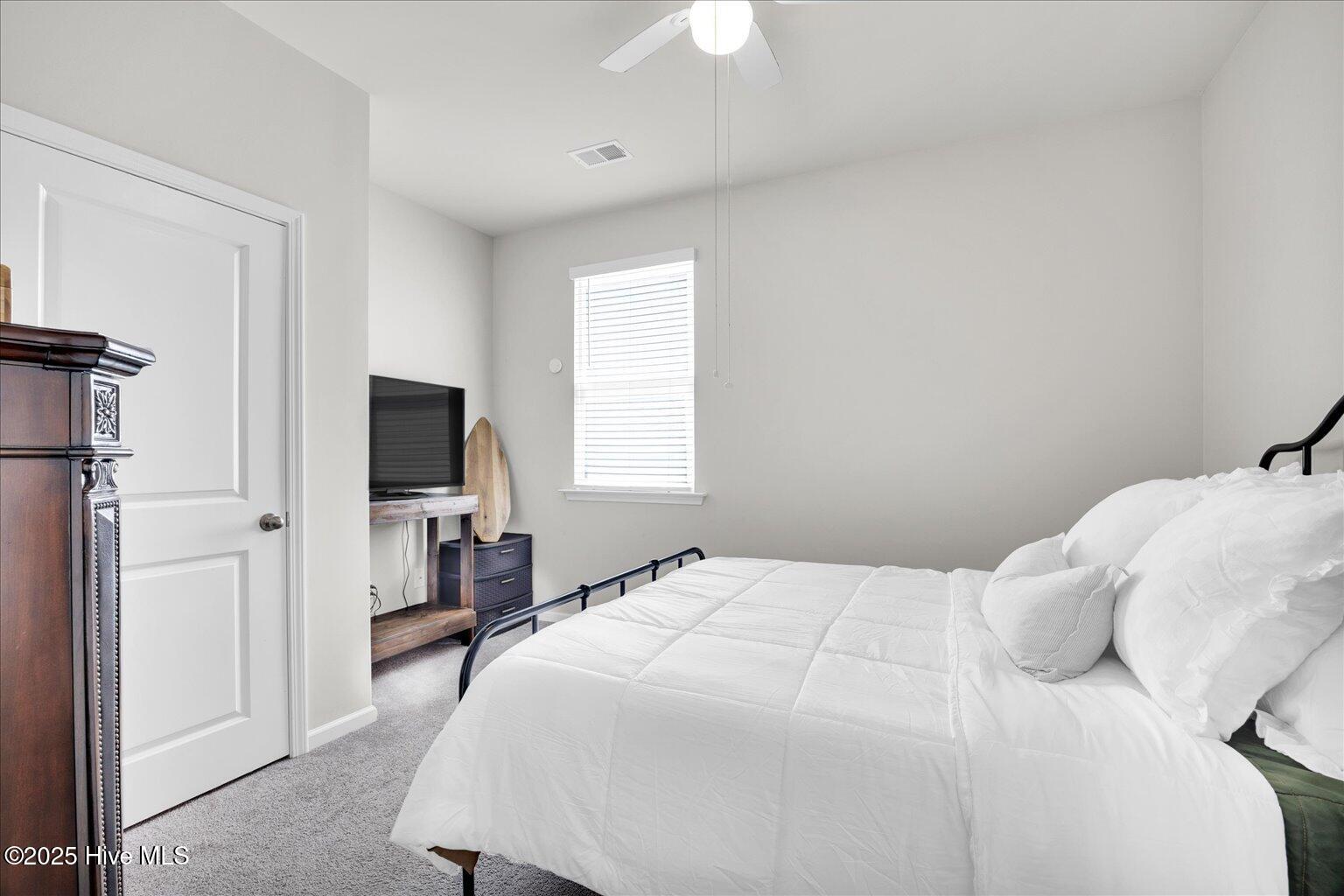 100518788 | Photo 32