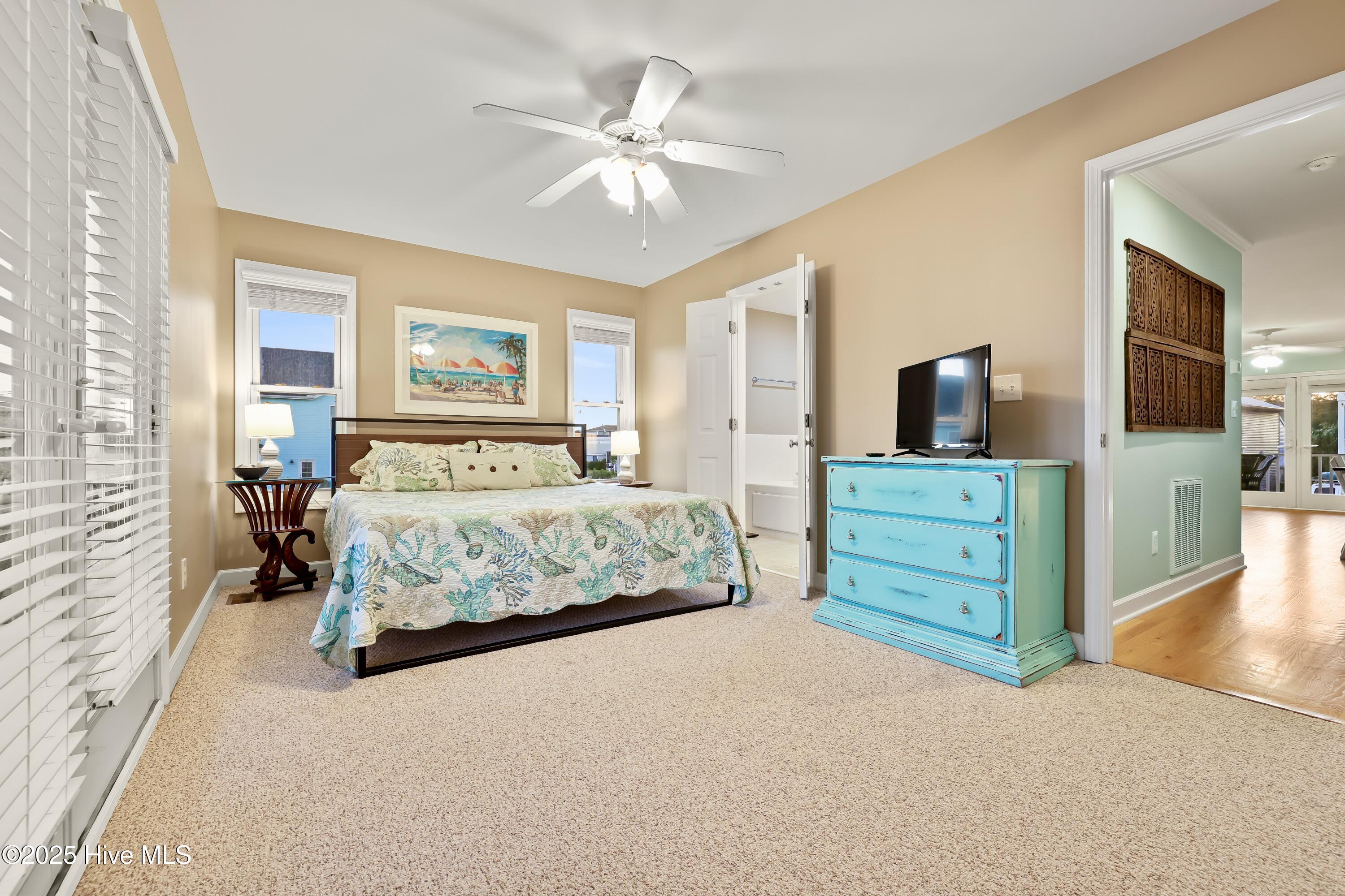 100495853 | Photo 22