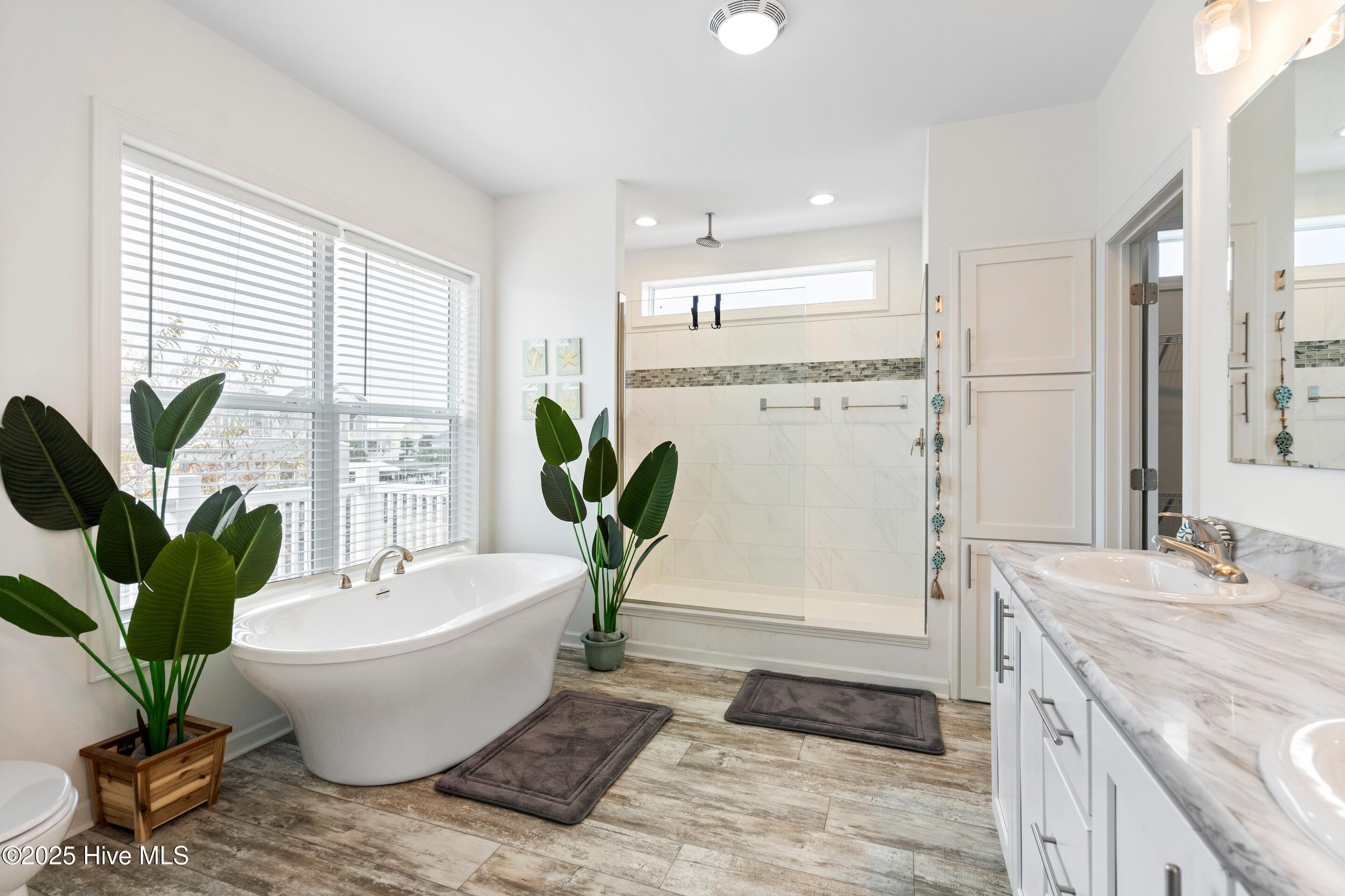 100542826 | Photo 34