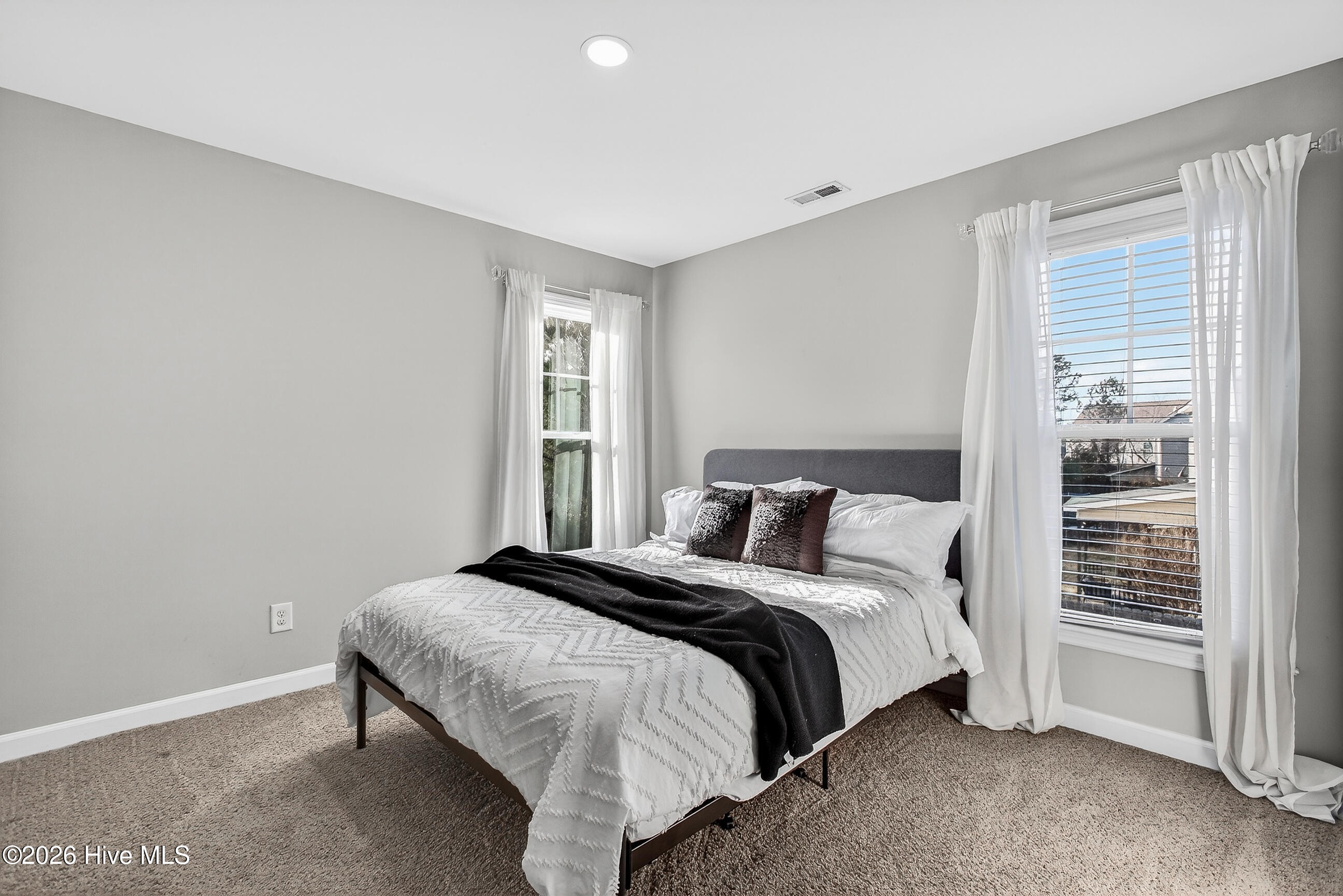 100548948 | Photo 26