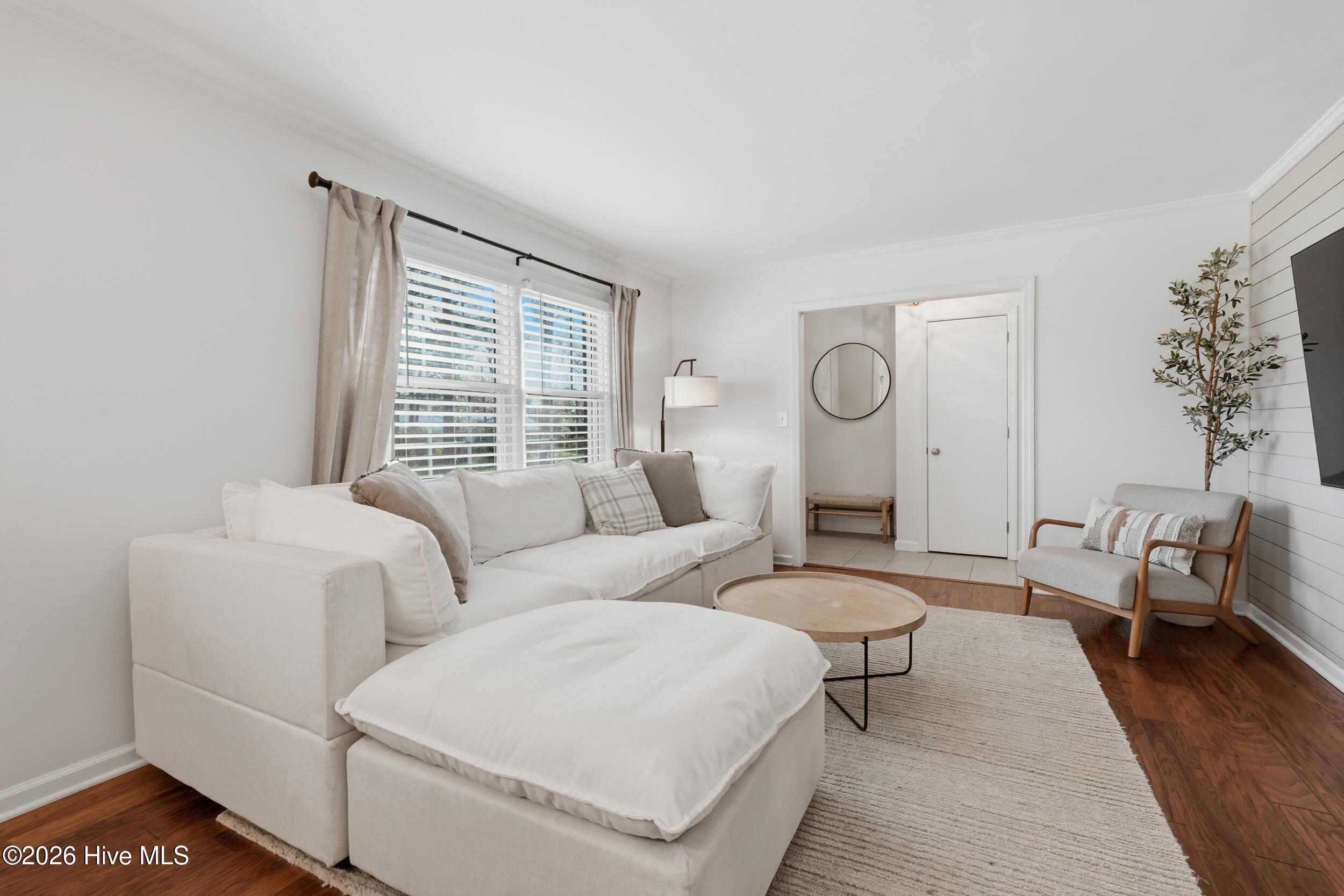 100561362 | Photo 11