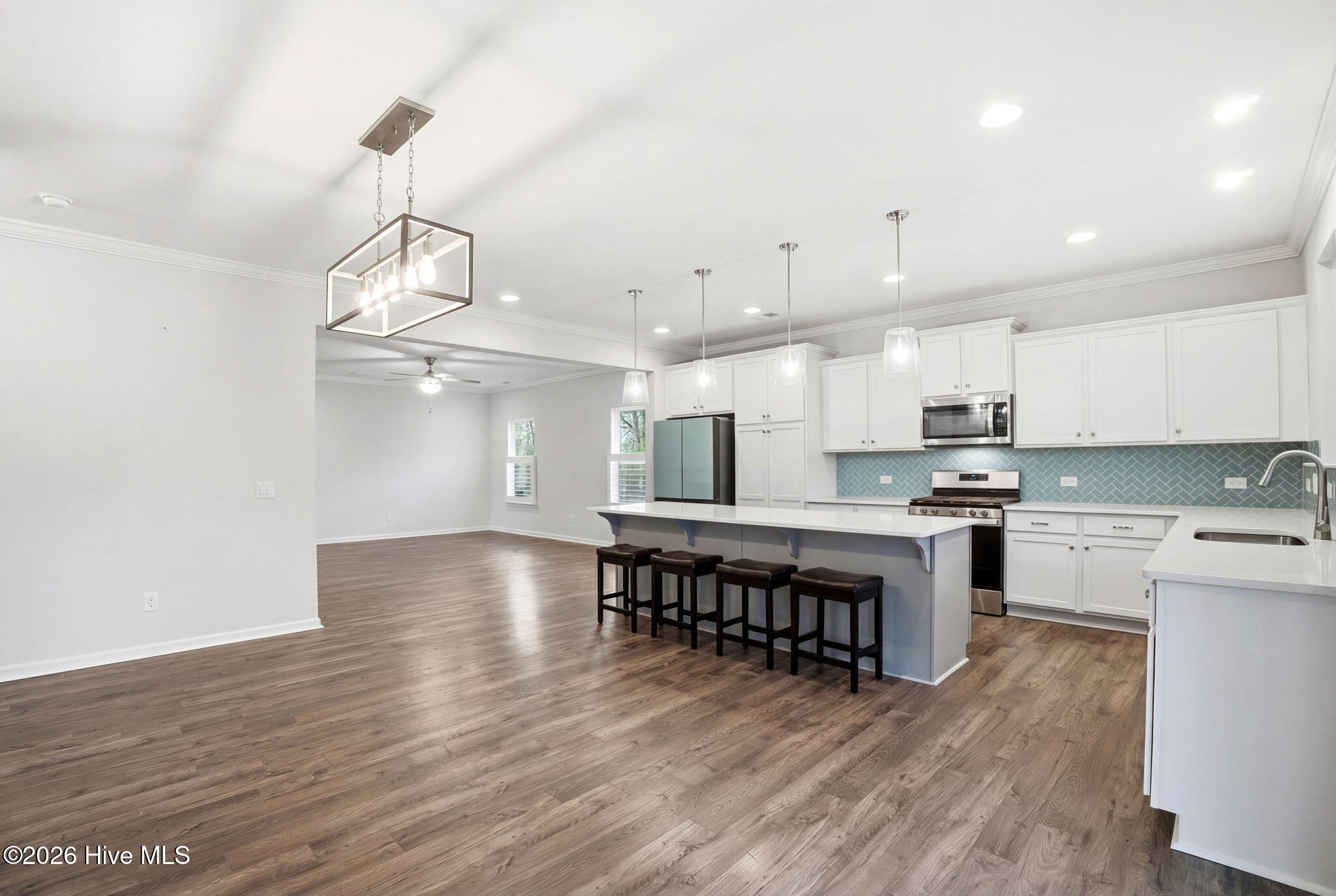 100558607 | Photo 13