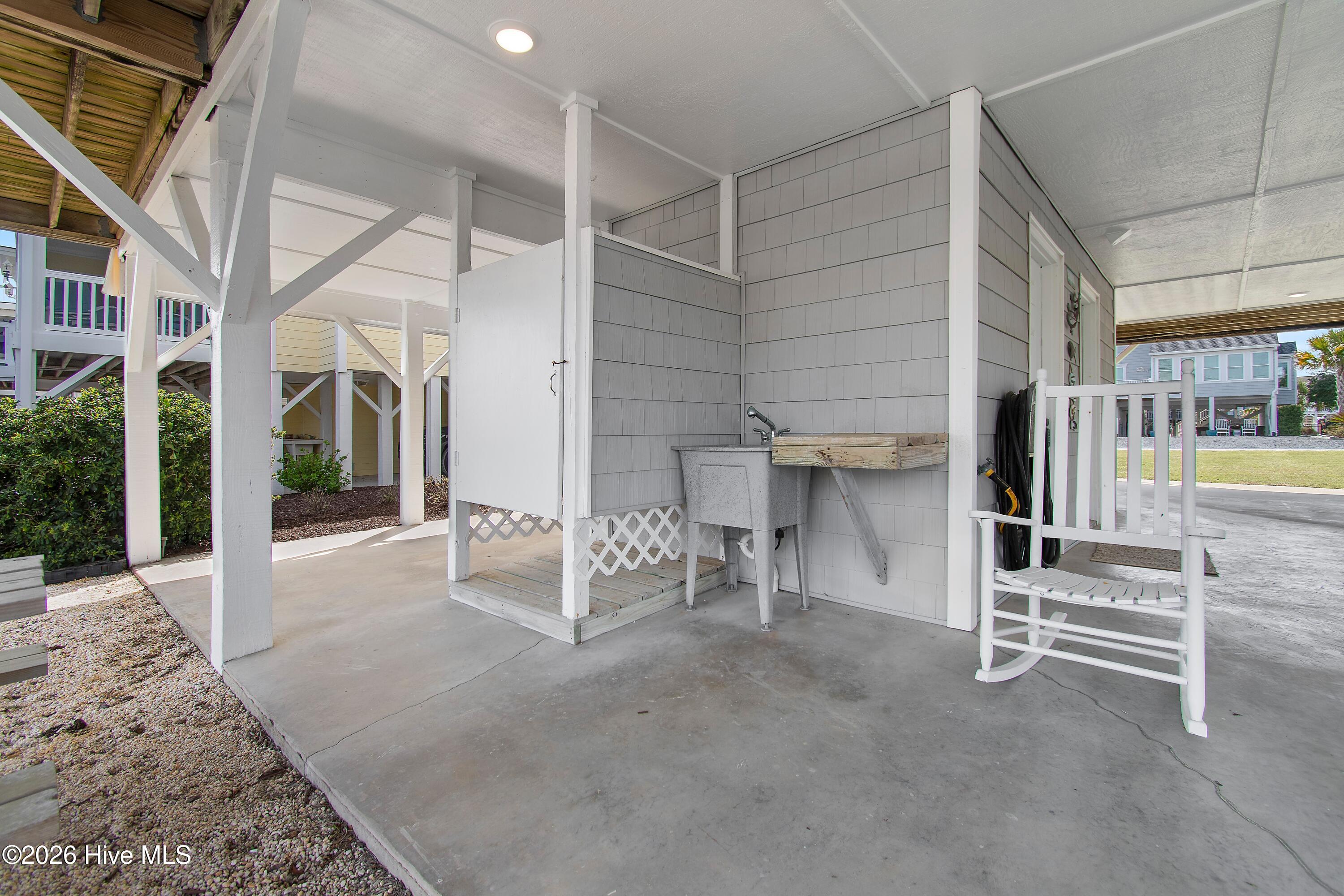 100561572 | Photo 16