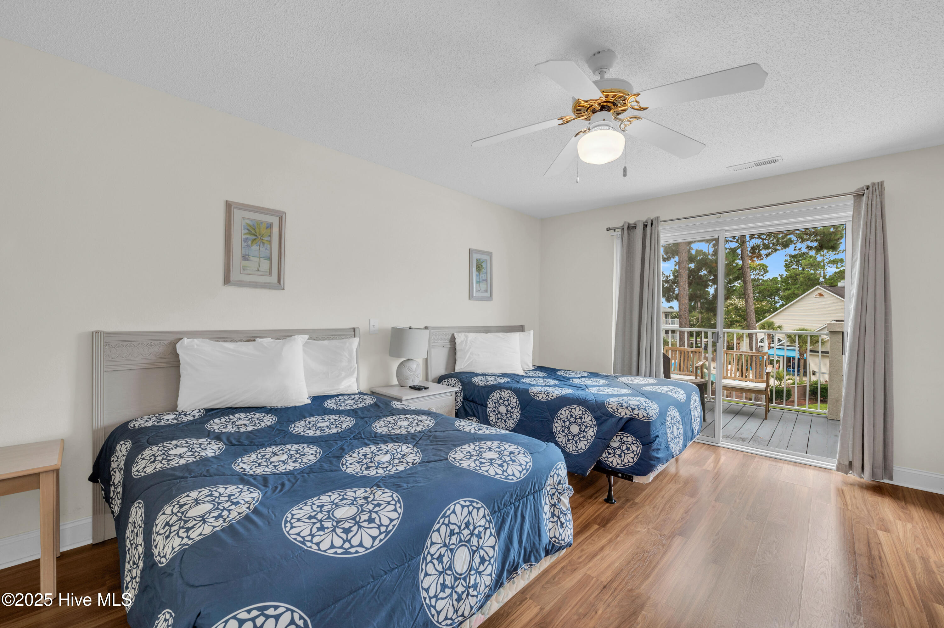 100525155 | Photo 23