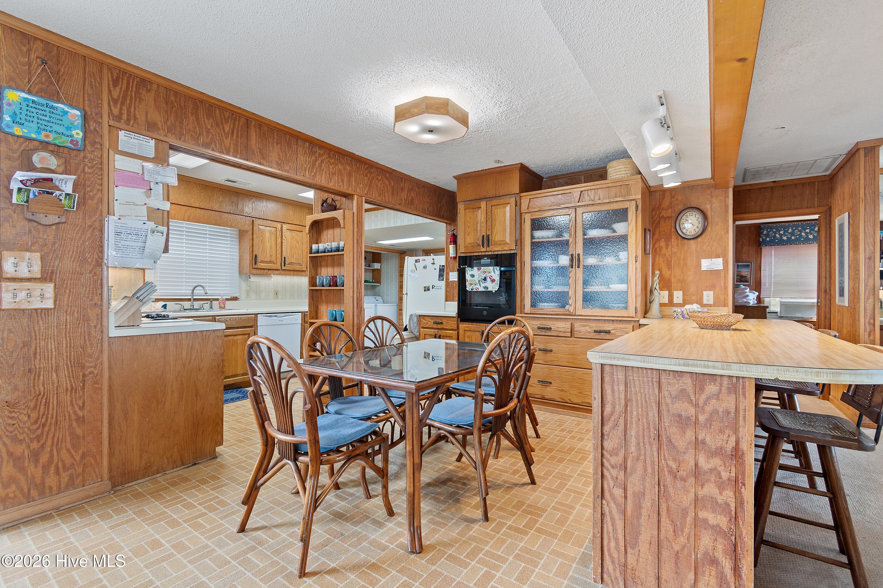 1099 Ocean Boulevard W, Holden Beach, NC, 28462