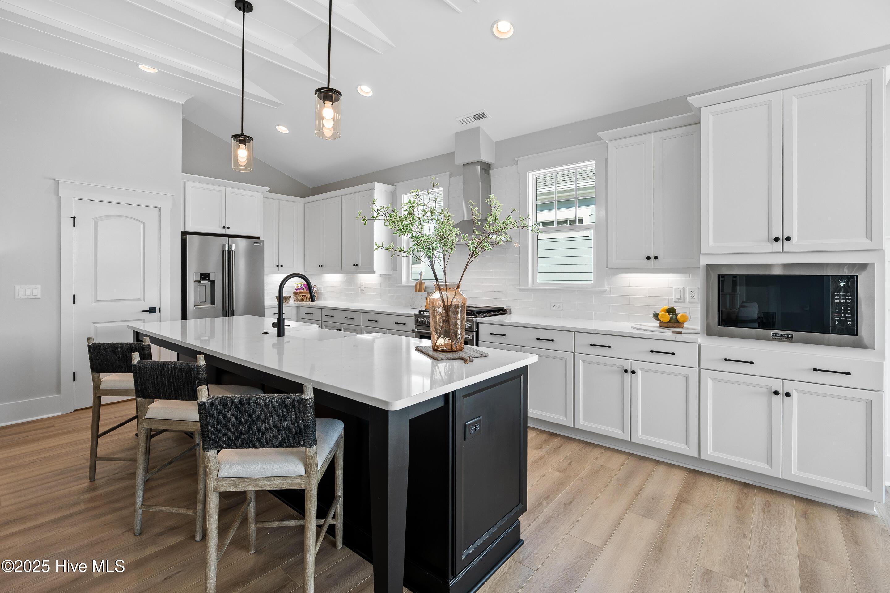 100531959 | Photo 33