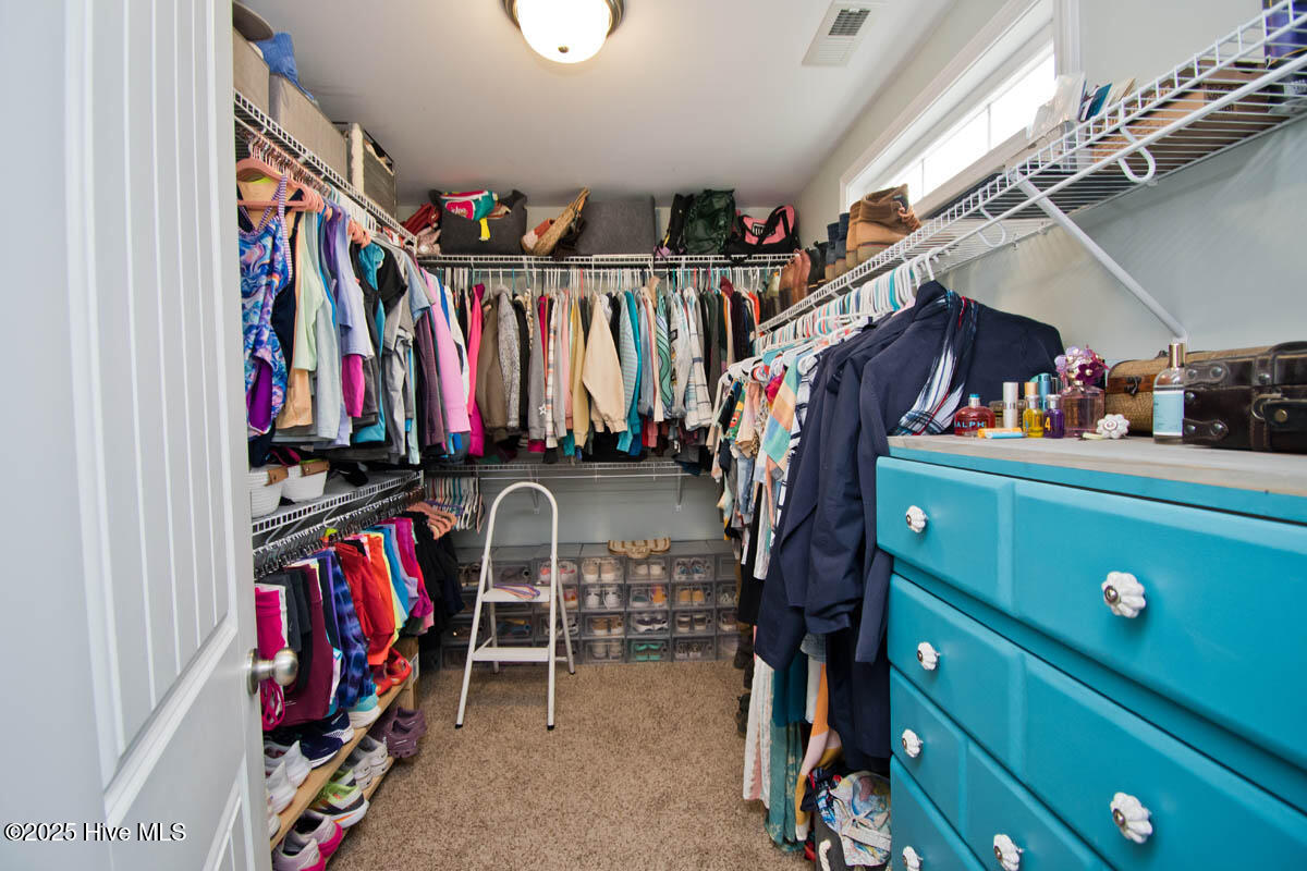 100534279 | Photo 30