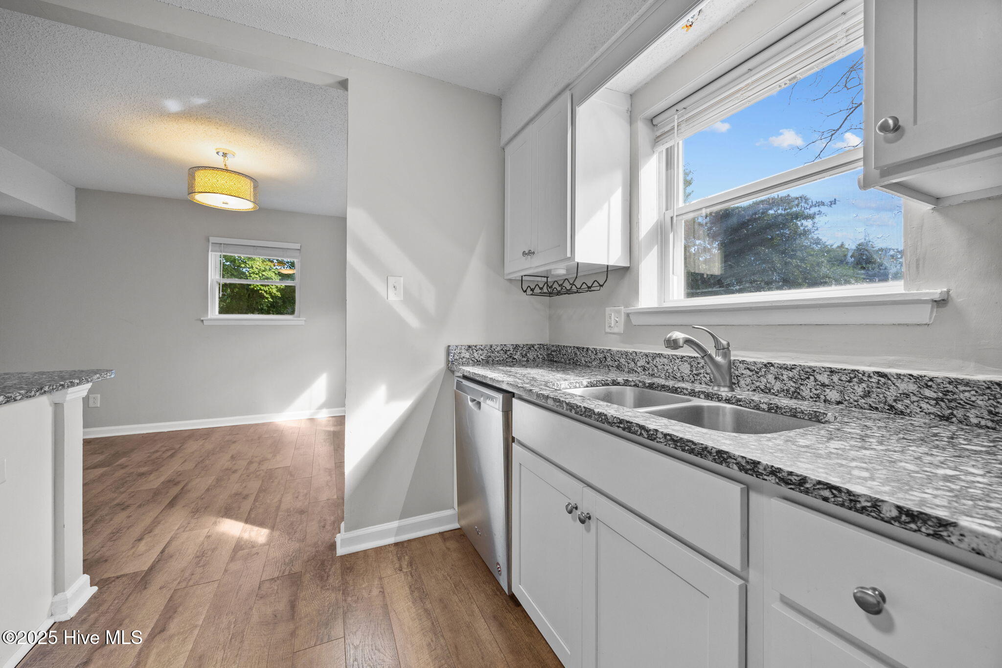 100539019 | Photo 11