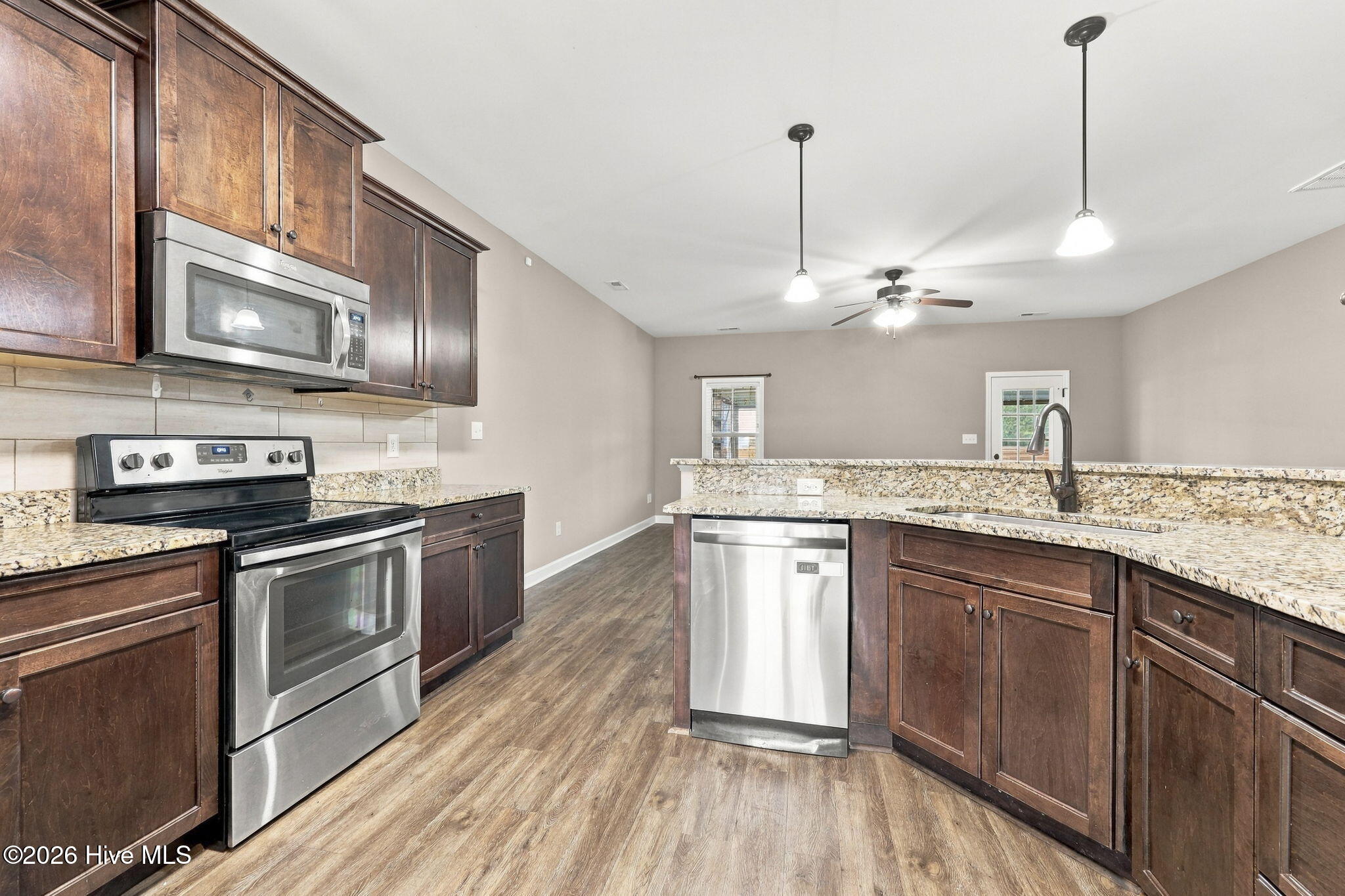 402 Kinroff Drive,Hubert
