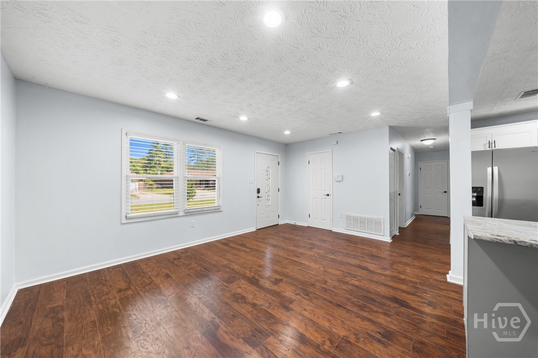 Photo 4 of Single family home for sale at 117 Marian Cir, Savannah, GA 31406 | MLS# SA367173 | Listing updated on 2026-10-27