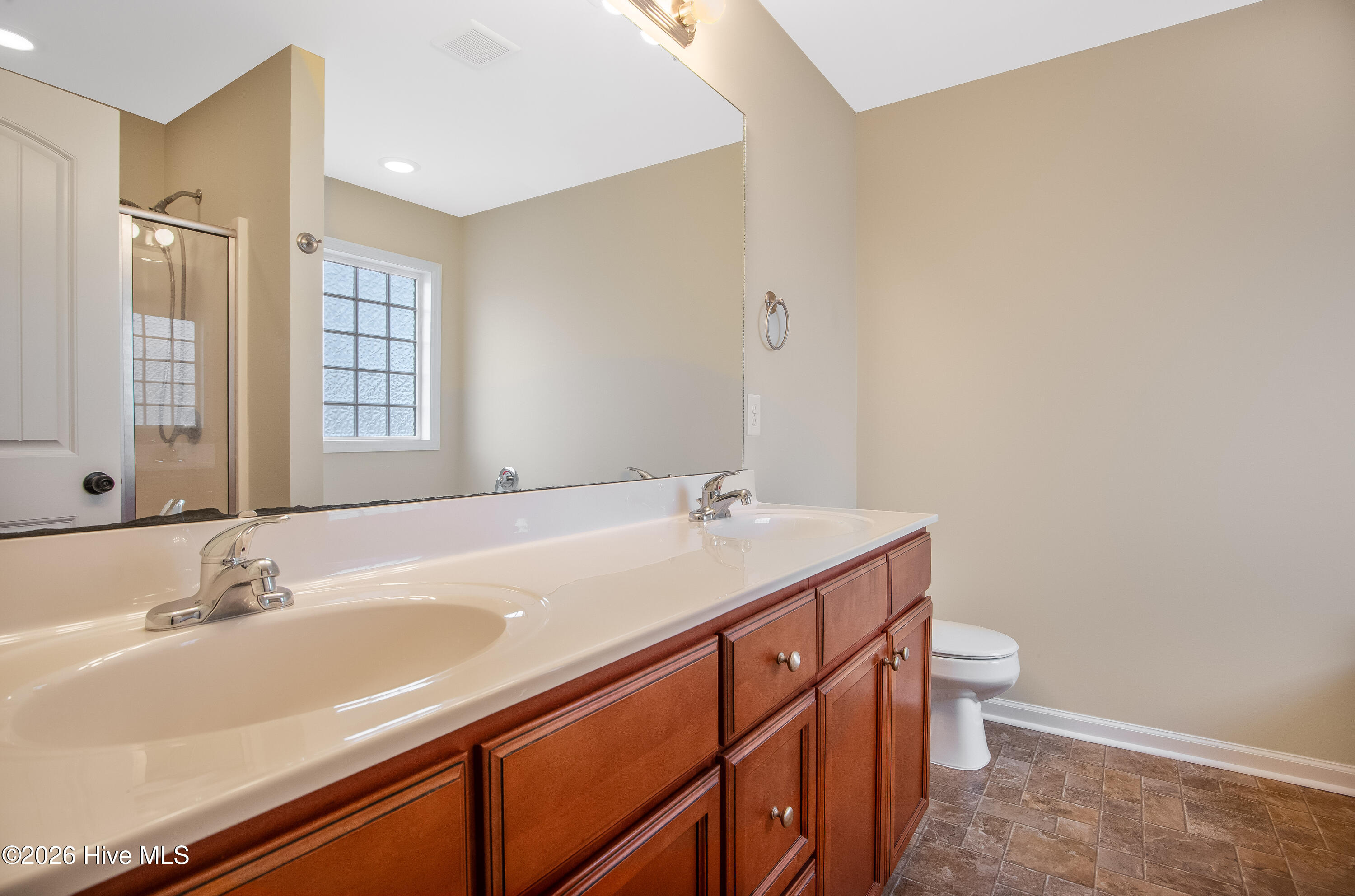 100545678 | Photo 36