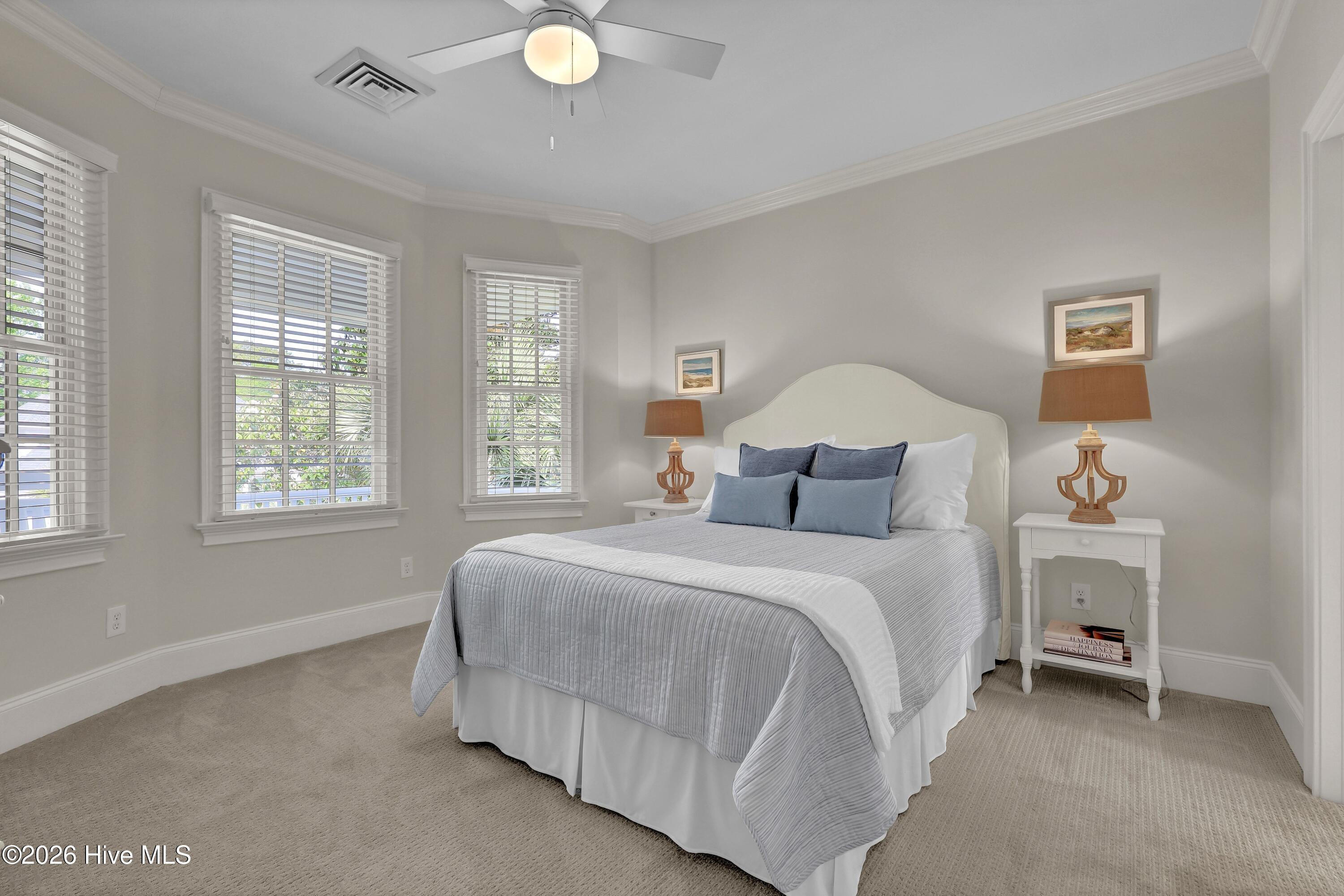 100569370 | Photo 36