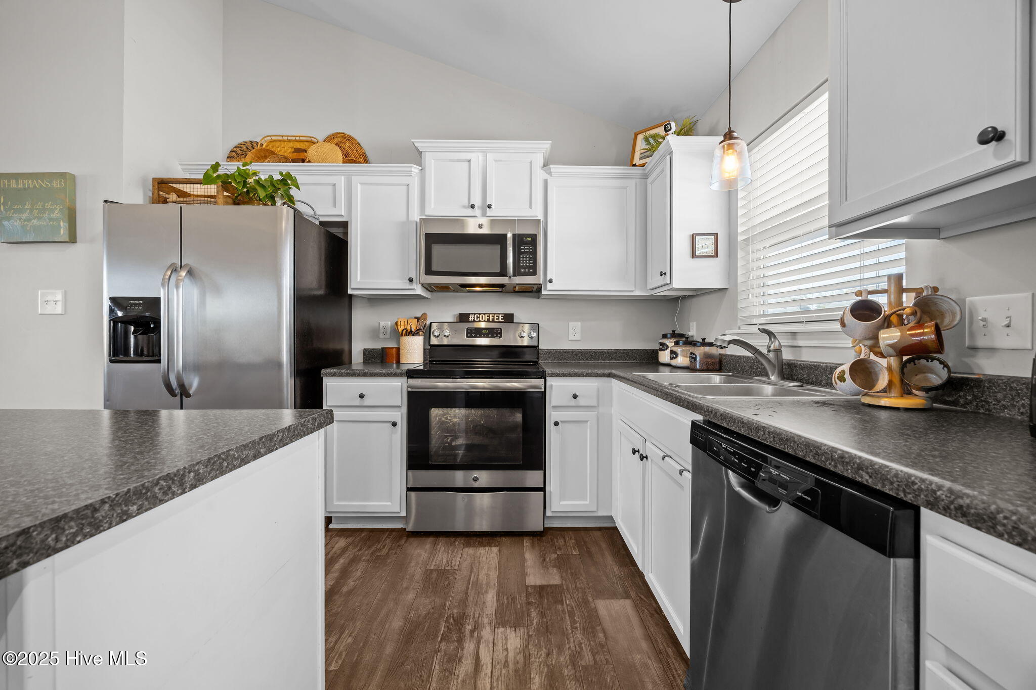 100537004 | Photo 13