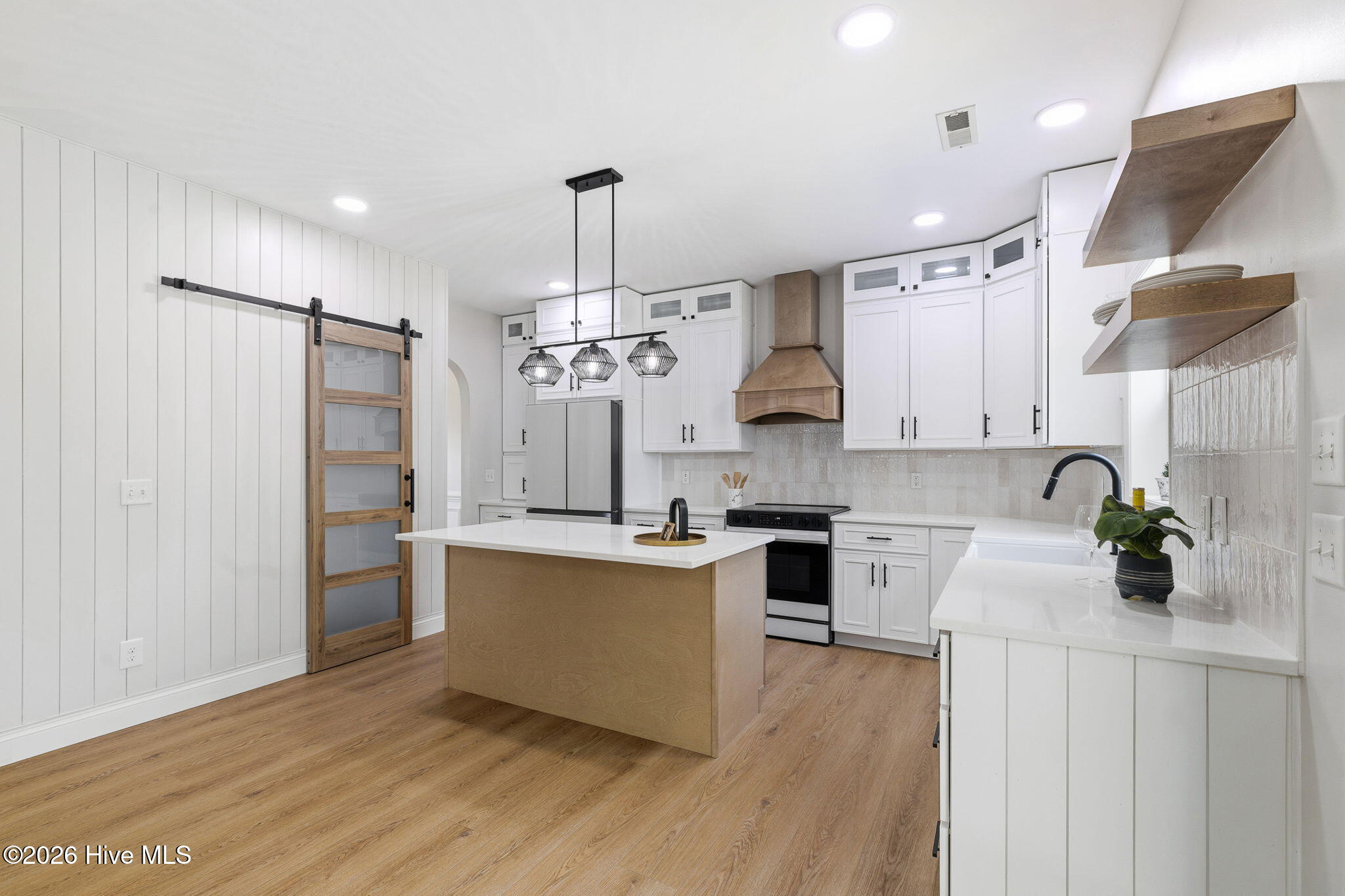 100566874 | Photo 16