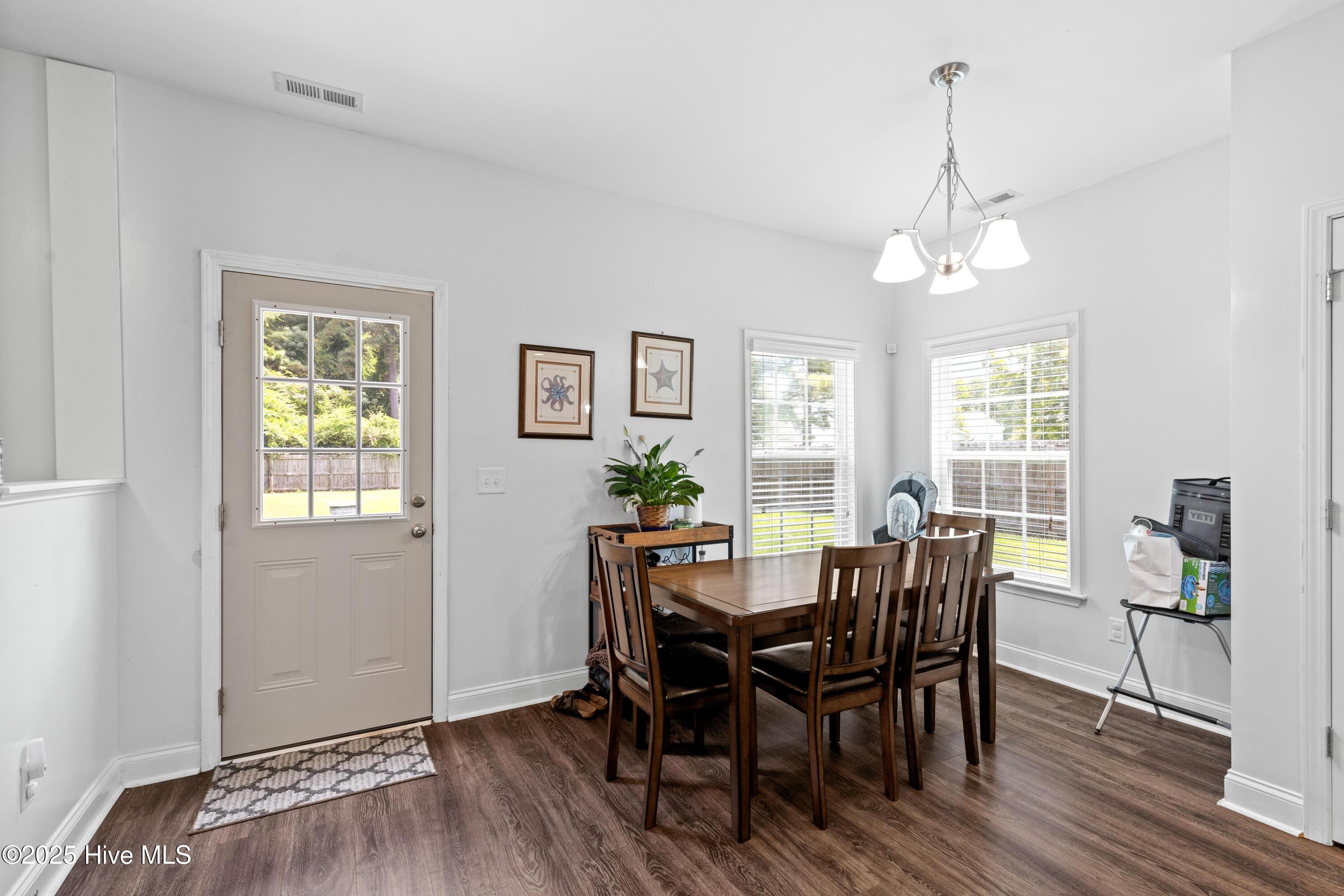 100521399 | Photo 14