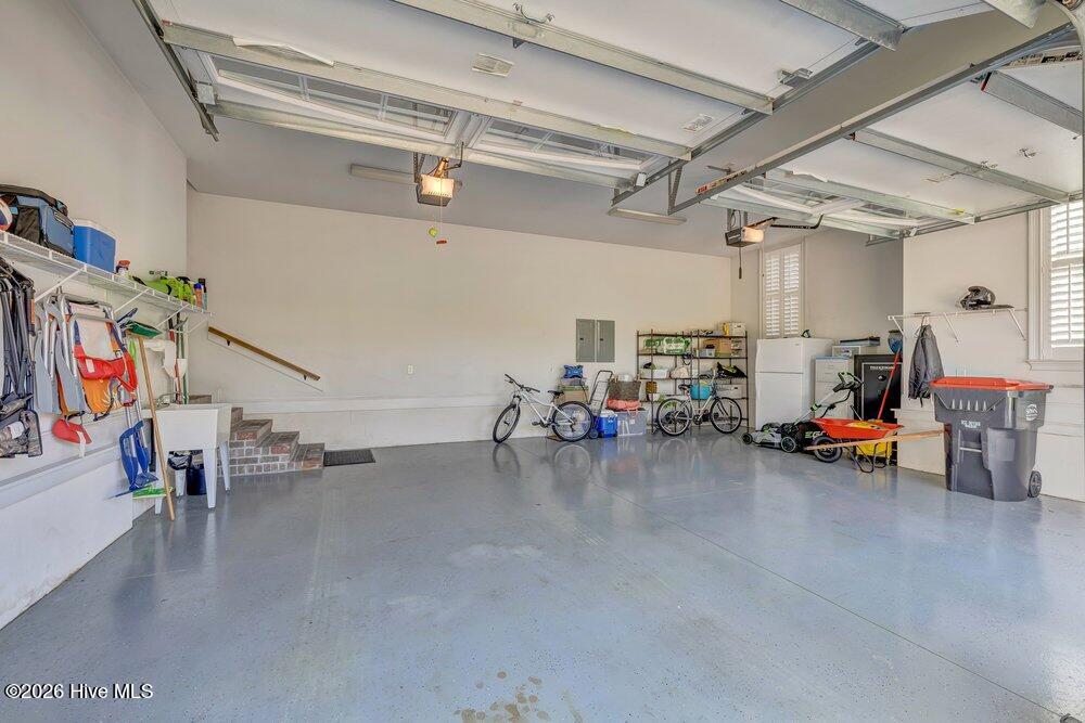 100563966 | Photo 55