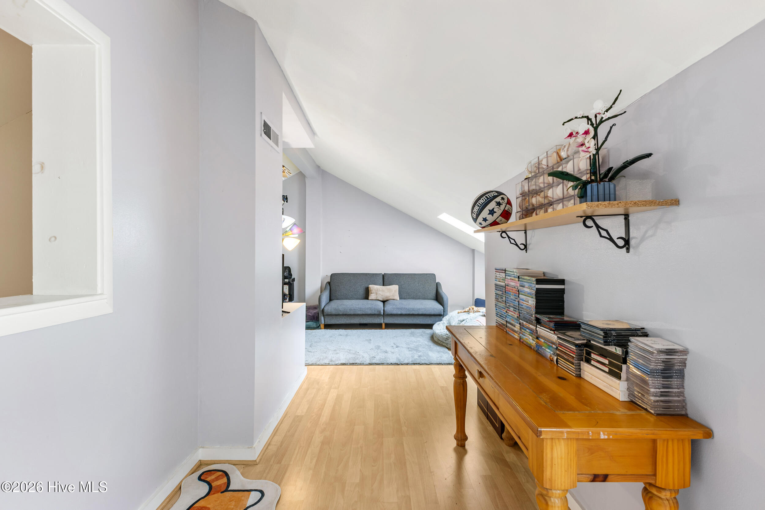 100560648 | Photo 36