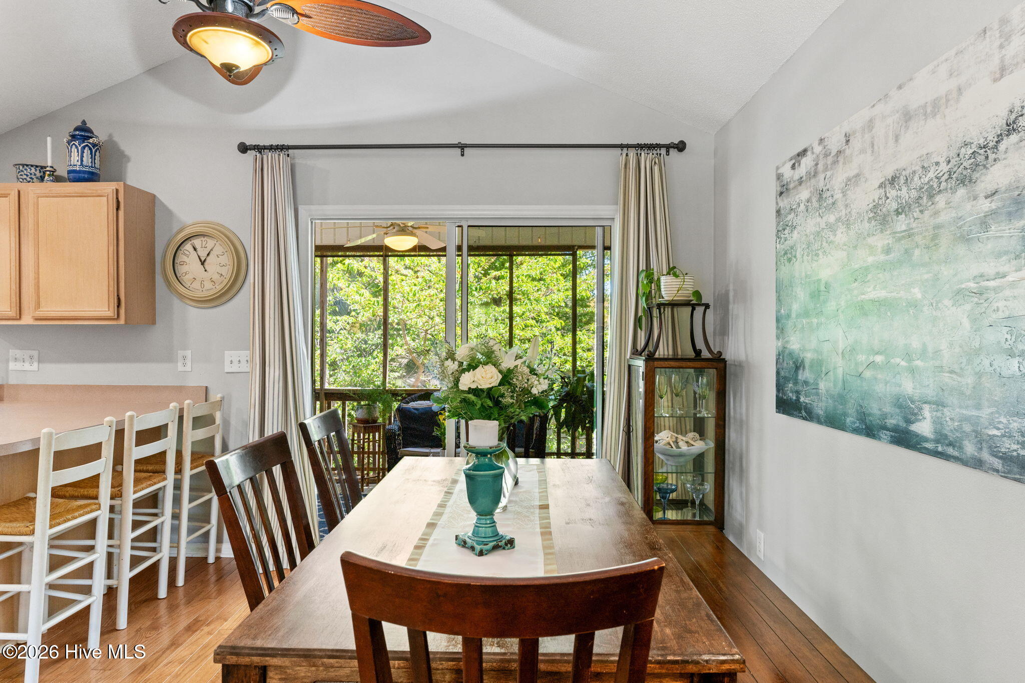 100567524 | Photo 11