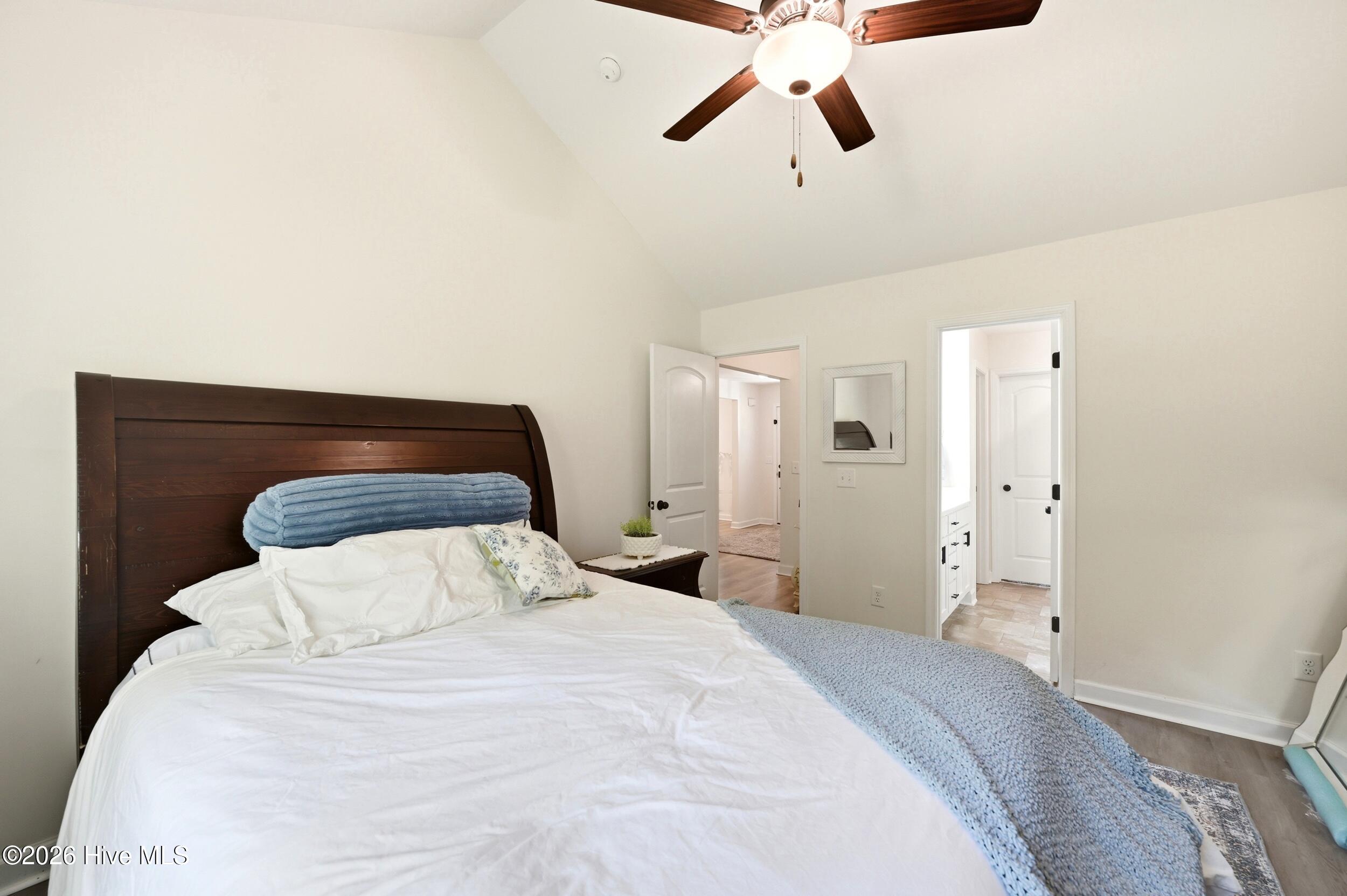 100568346 | Photo 20