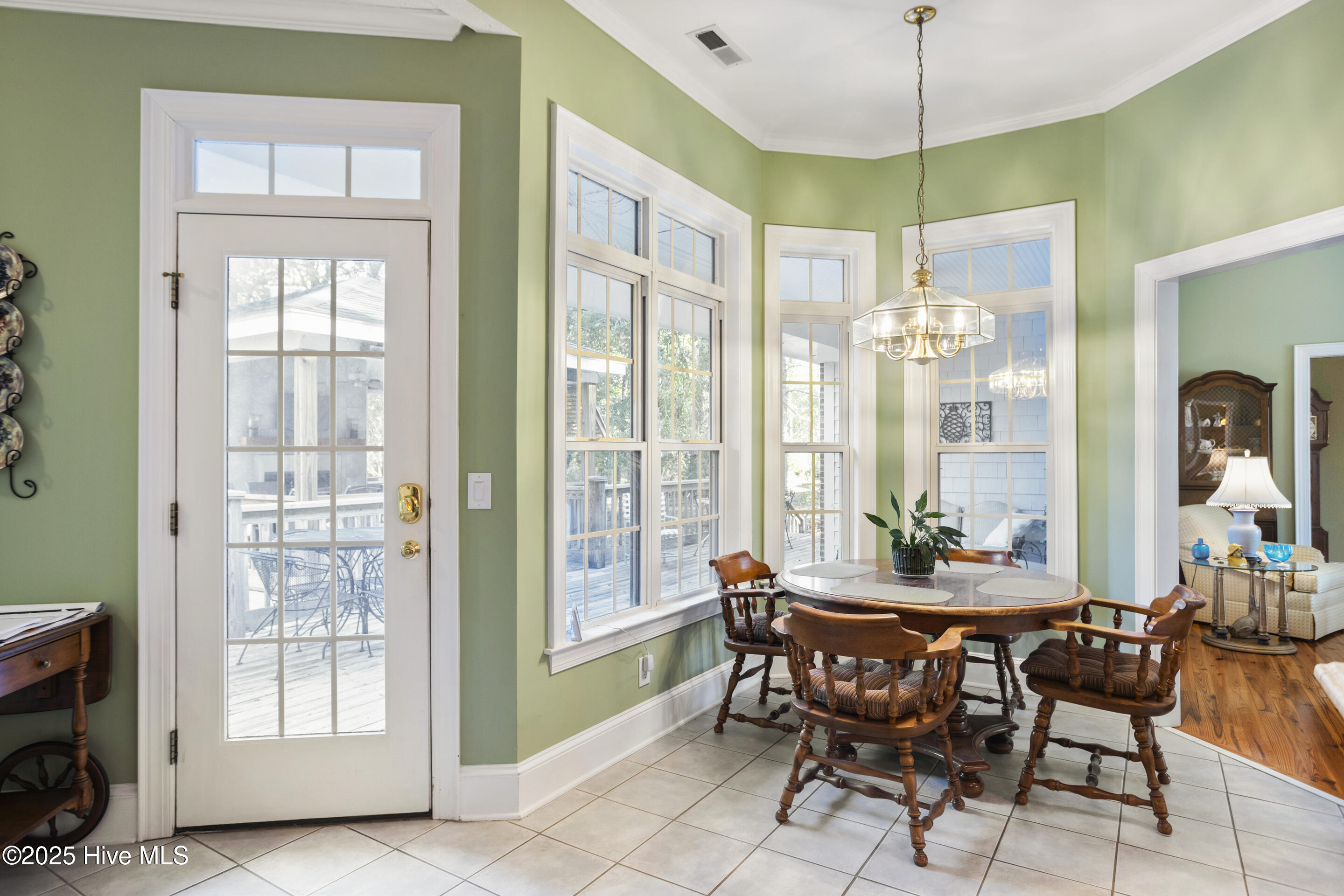 100550933 | Photo 19