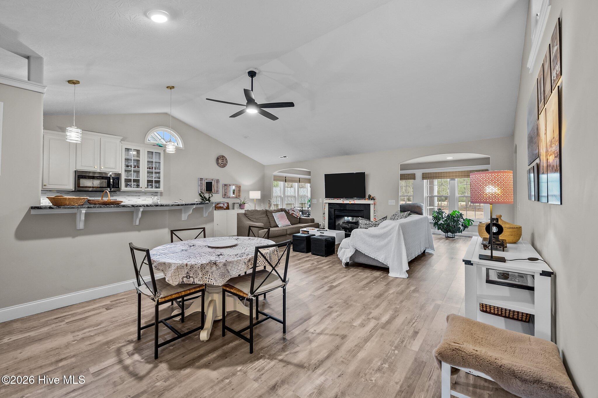 100566120 | Photo 13