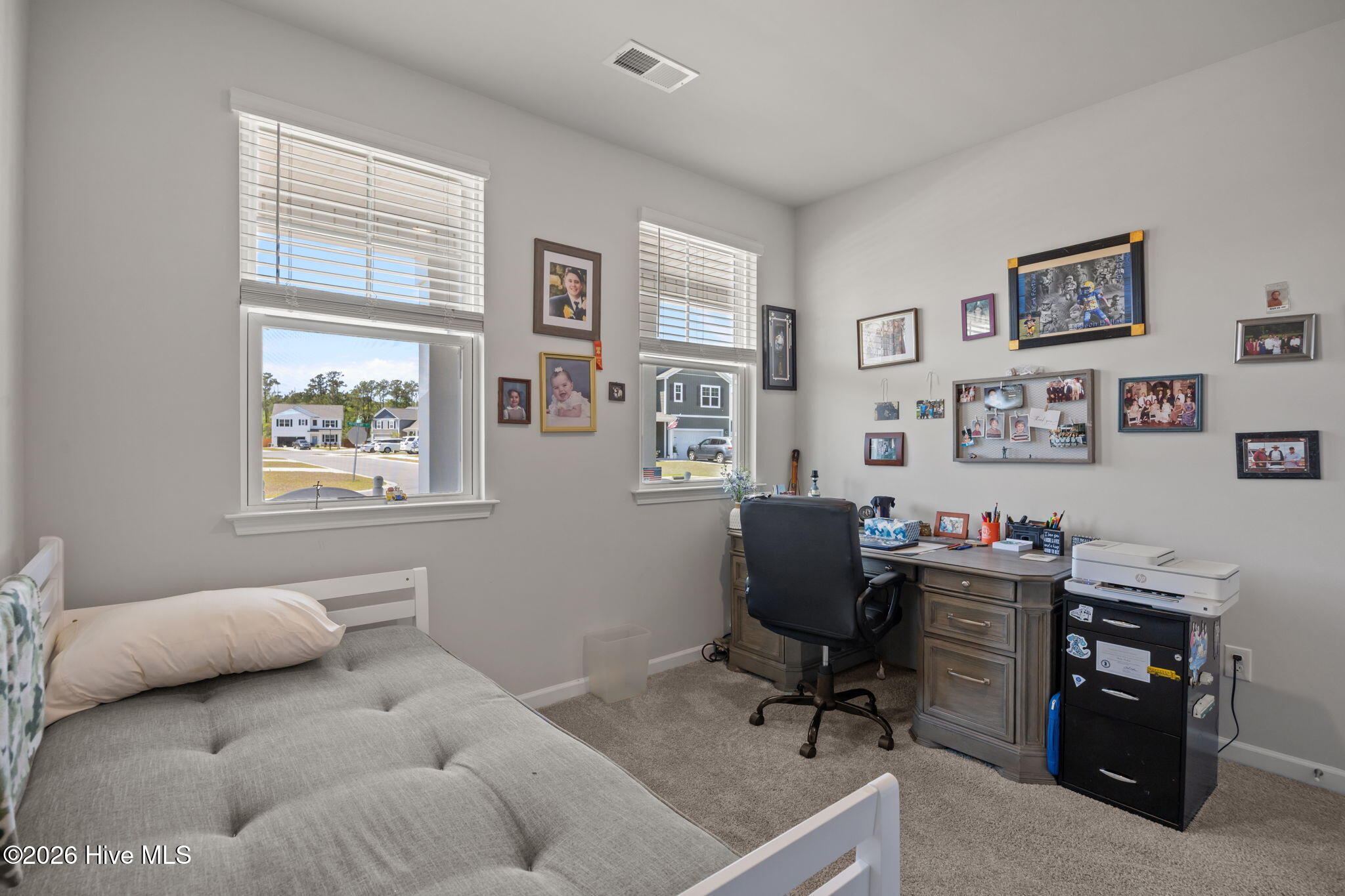 100567889 | Photo 23