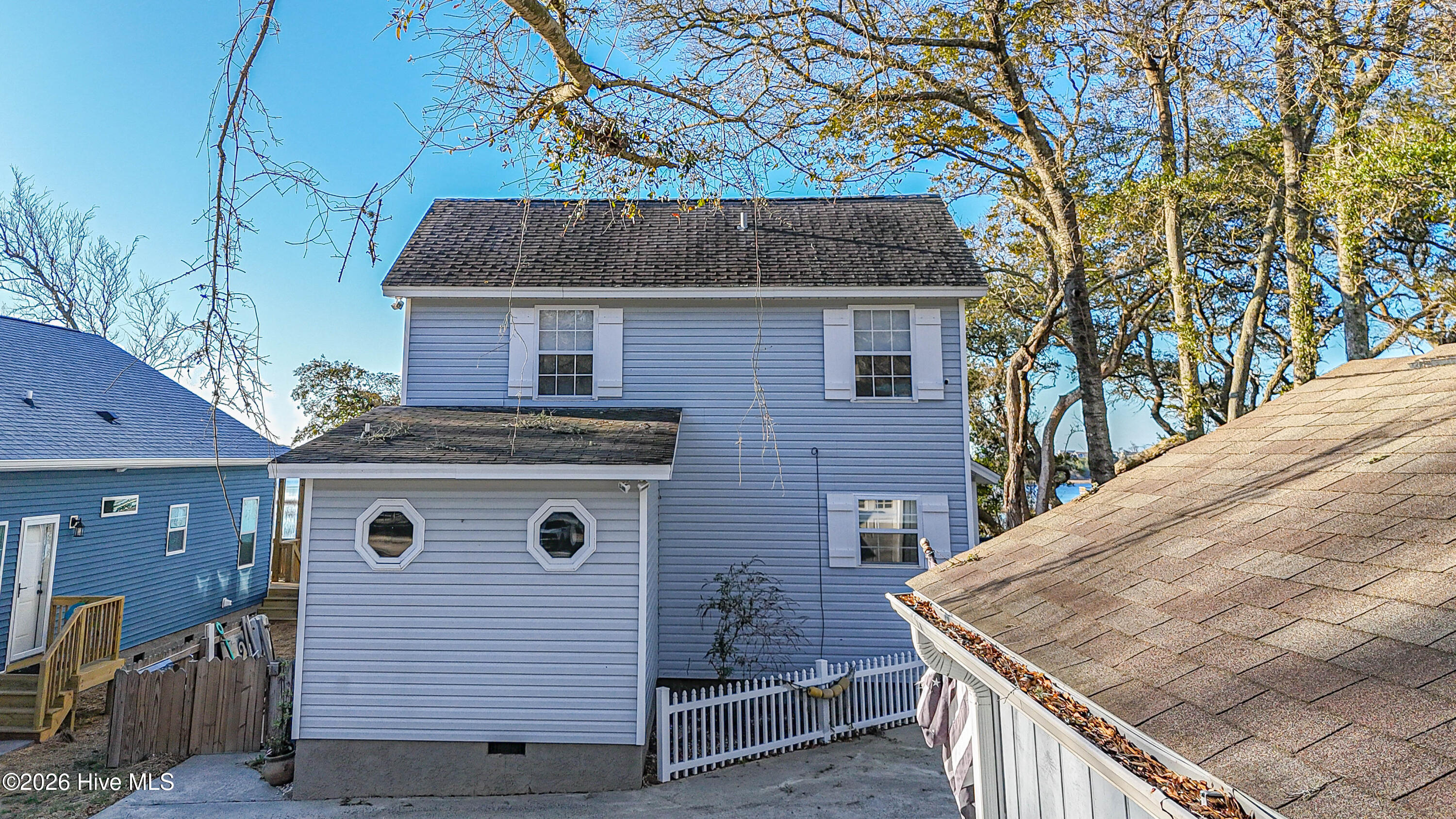 100561840 | Photo 55